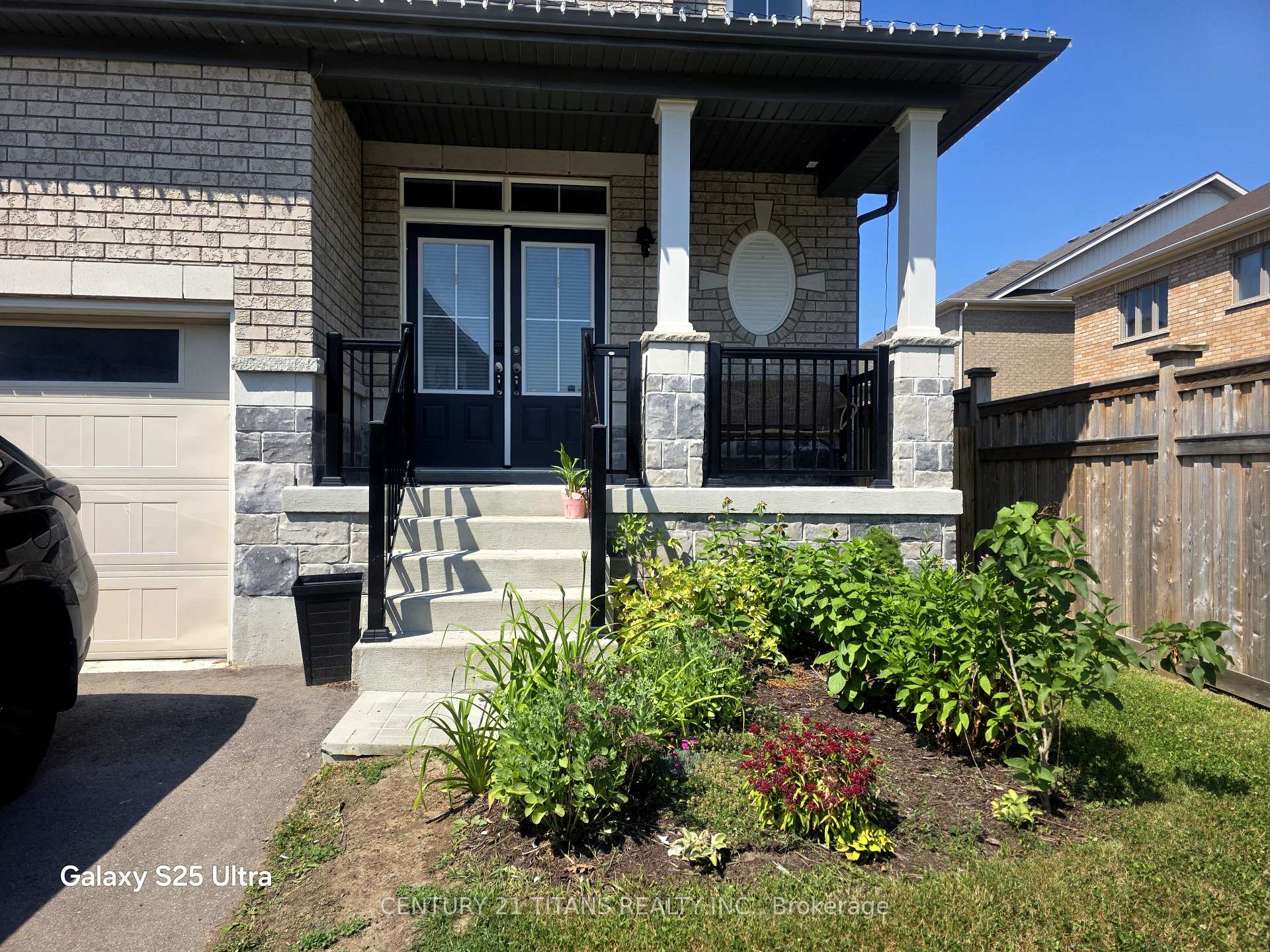 Photo 3 of 6 Tait Crescent, Clarington, Bowmanville — HOMEH