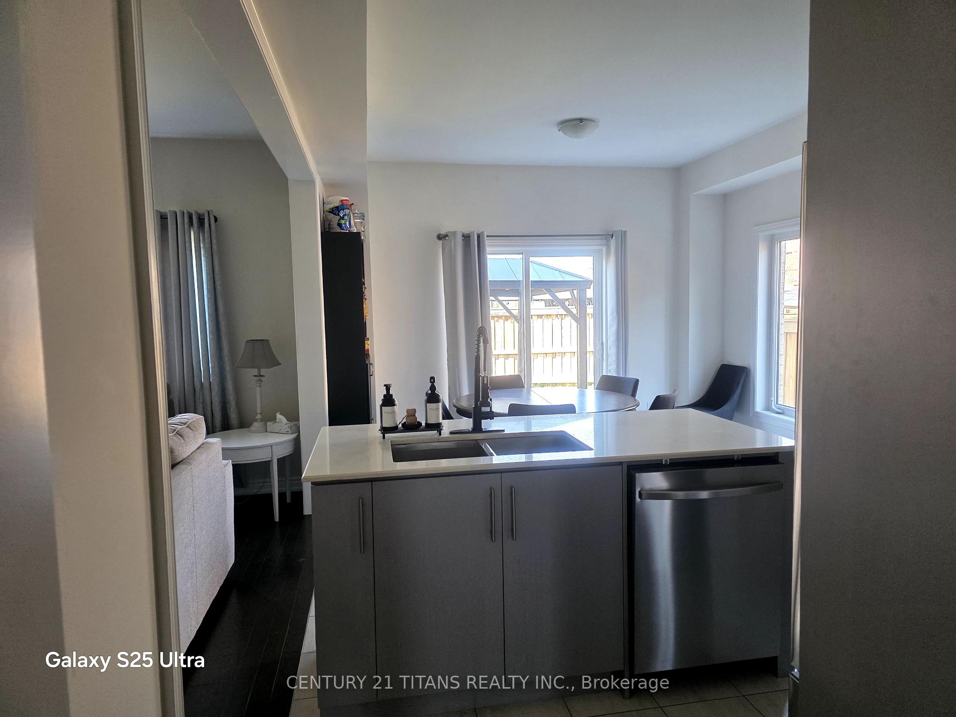 Photo 7 of 6 Tait Crescent, Clarington, Bowmanville — HOMEH
