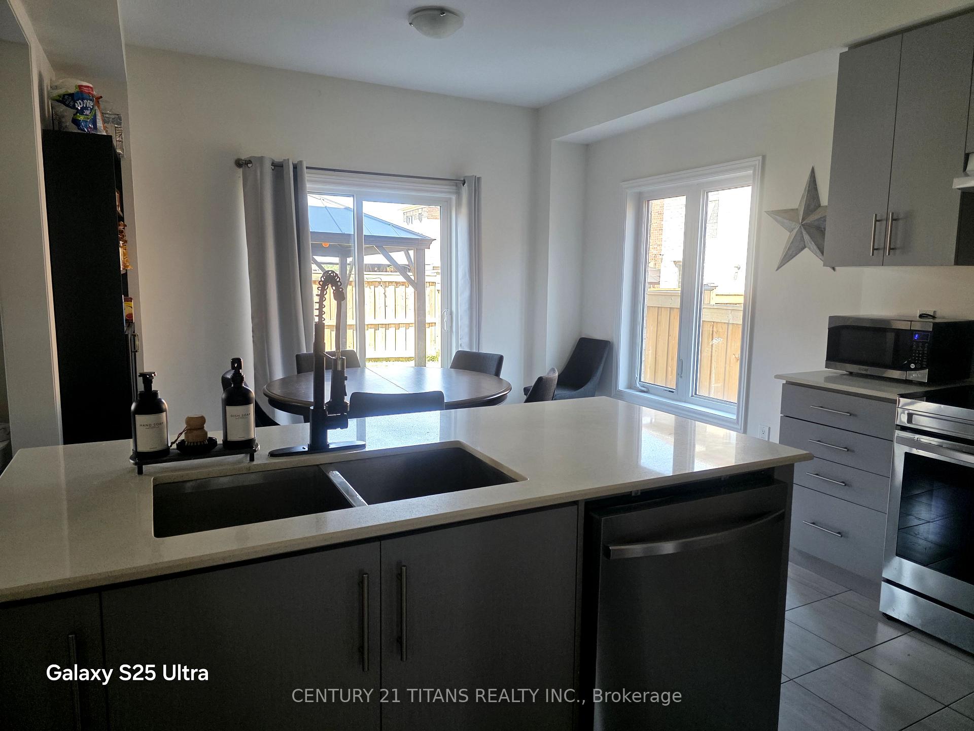 Photo 8 of 6 Tait Crescent, Clarington, Bowmanville — HOMEH