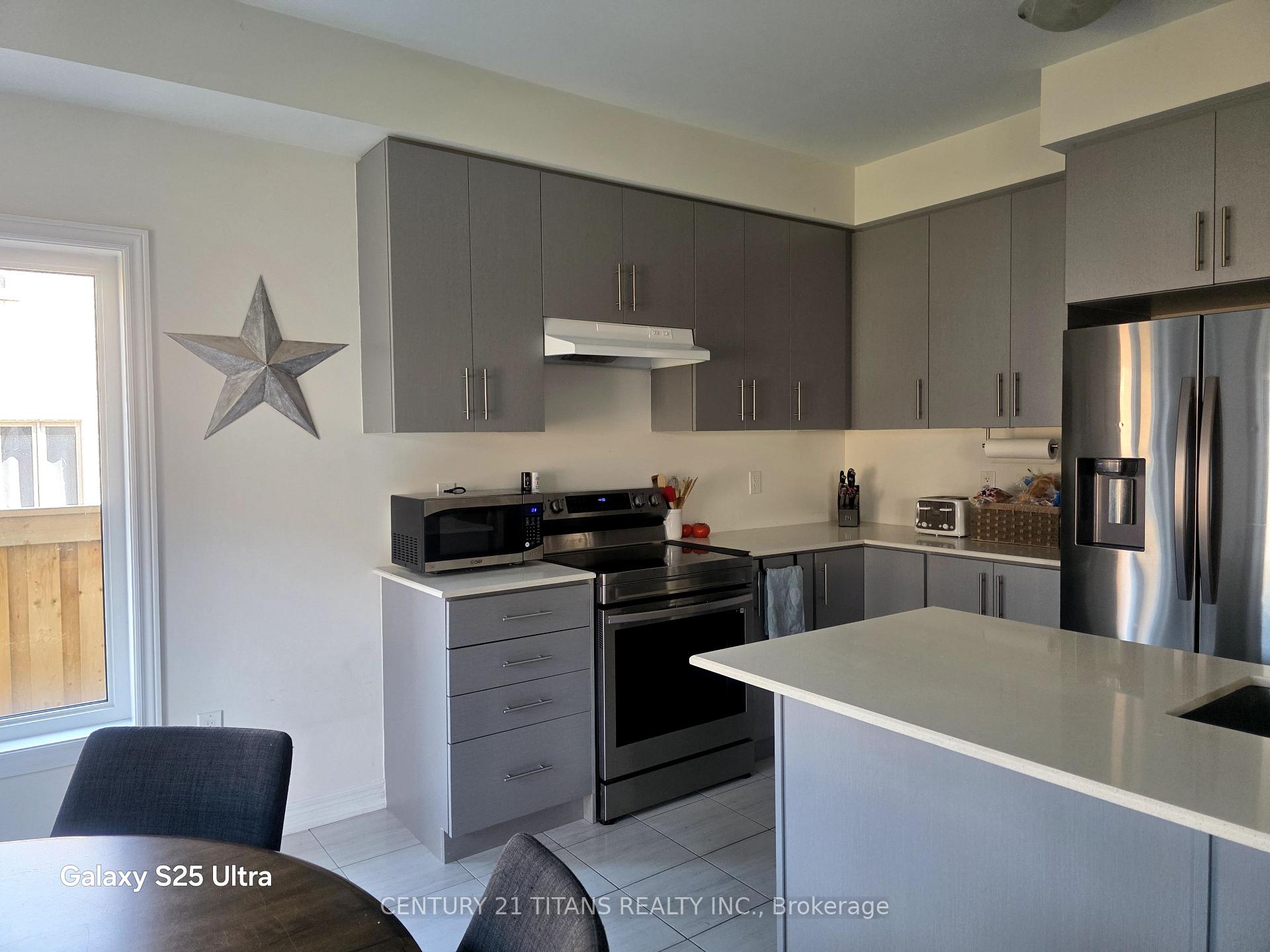 Photo 9 of 6 Tait Crescent, Clarington, Bowmanville — HOMEH