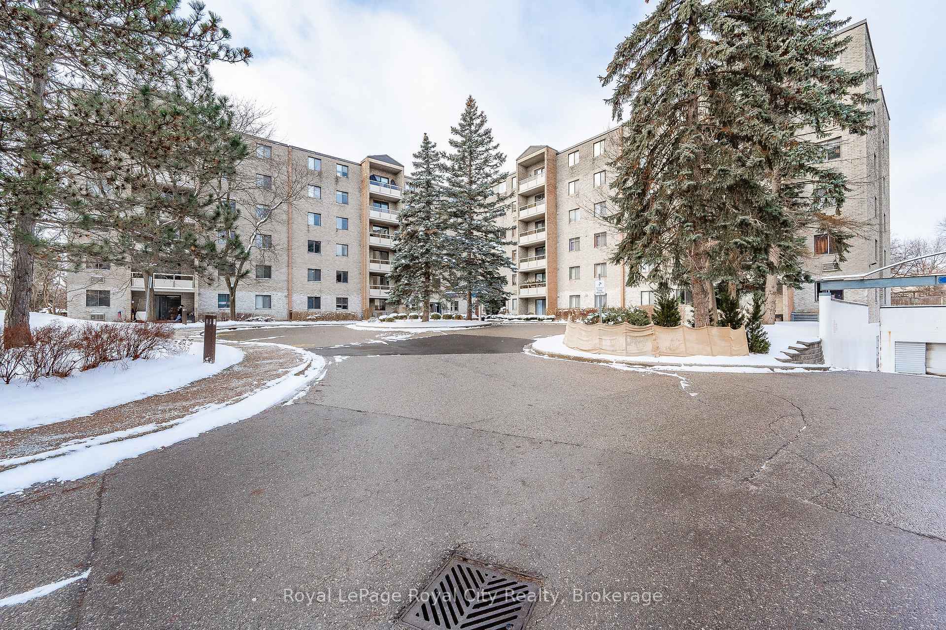Photo 2 of Unit 402, 89 Westwood Road, Guelph, Willow West/Sugarbush/West Acres — HOMEH