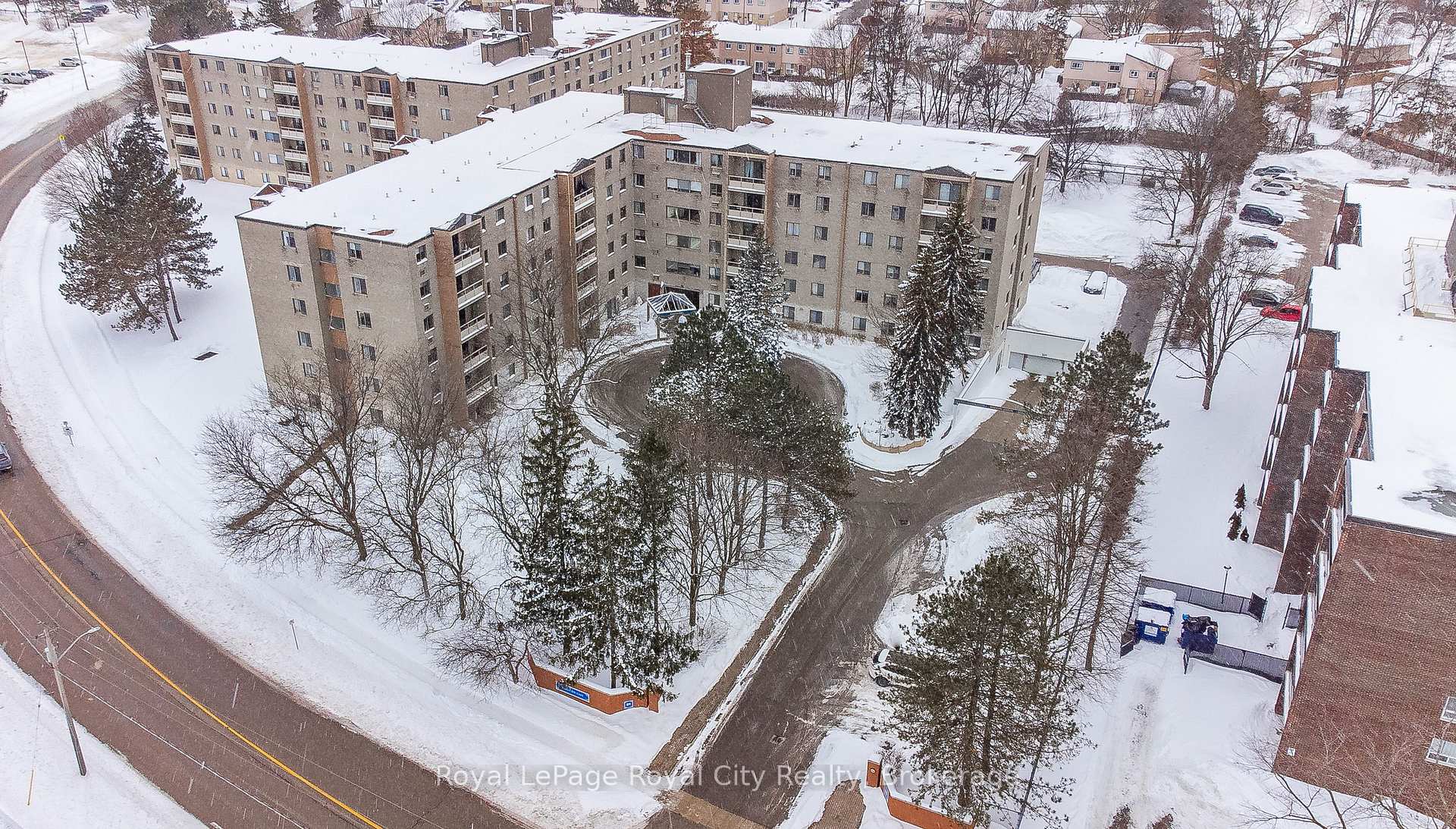 Photo 3 of Unit 402, 89 Westwood Road, Guelph, Willow West/Sugarbush/West Acres — HOMEH