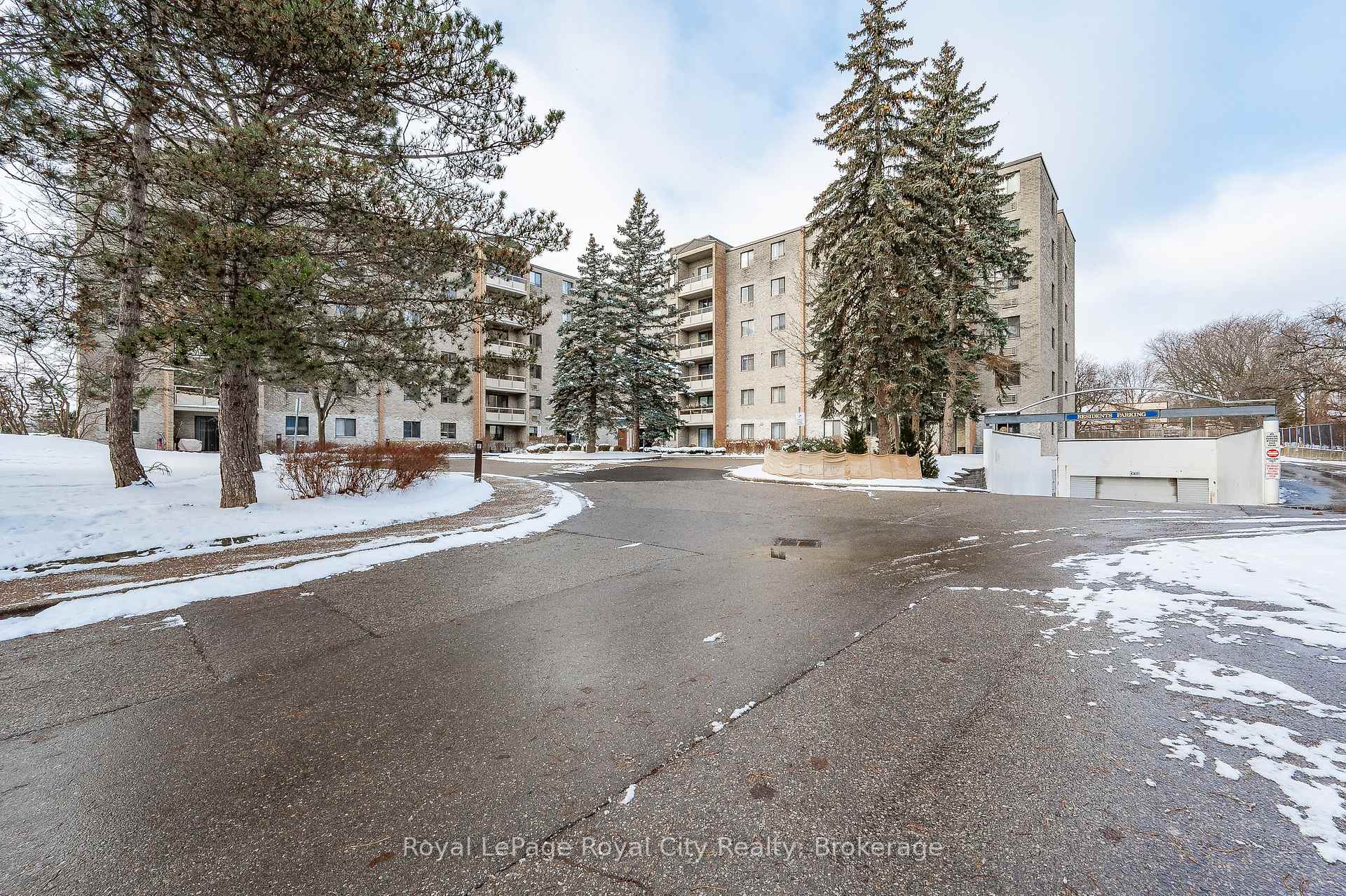 Photo 4 of Unit 402, 89 Westwood Road, Guelph, Willow West/Sugarbush/West Acres — HOMEH
