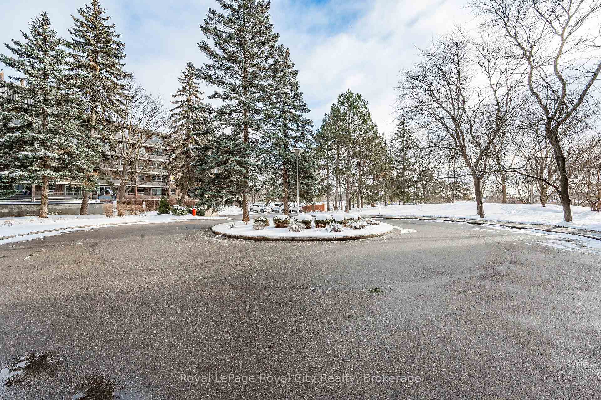 Photo 5 of Unit 402, 89 Westwood Road, Guelph, Willow West/Sugarbush/West Acres — HOMEH