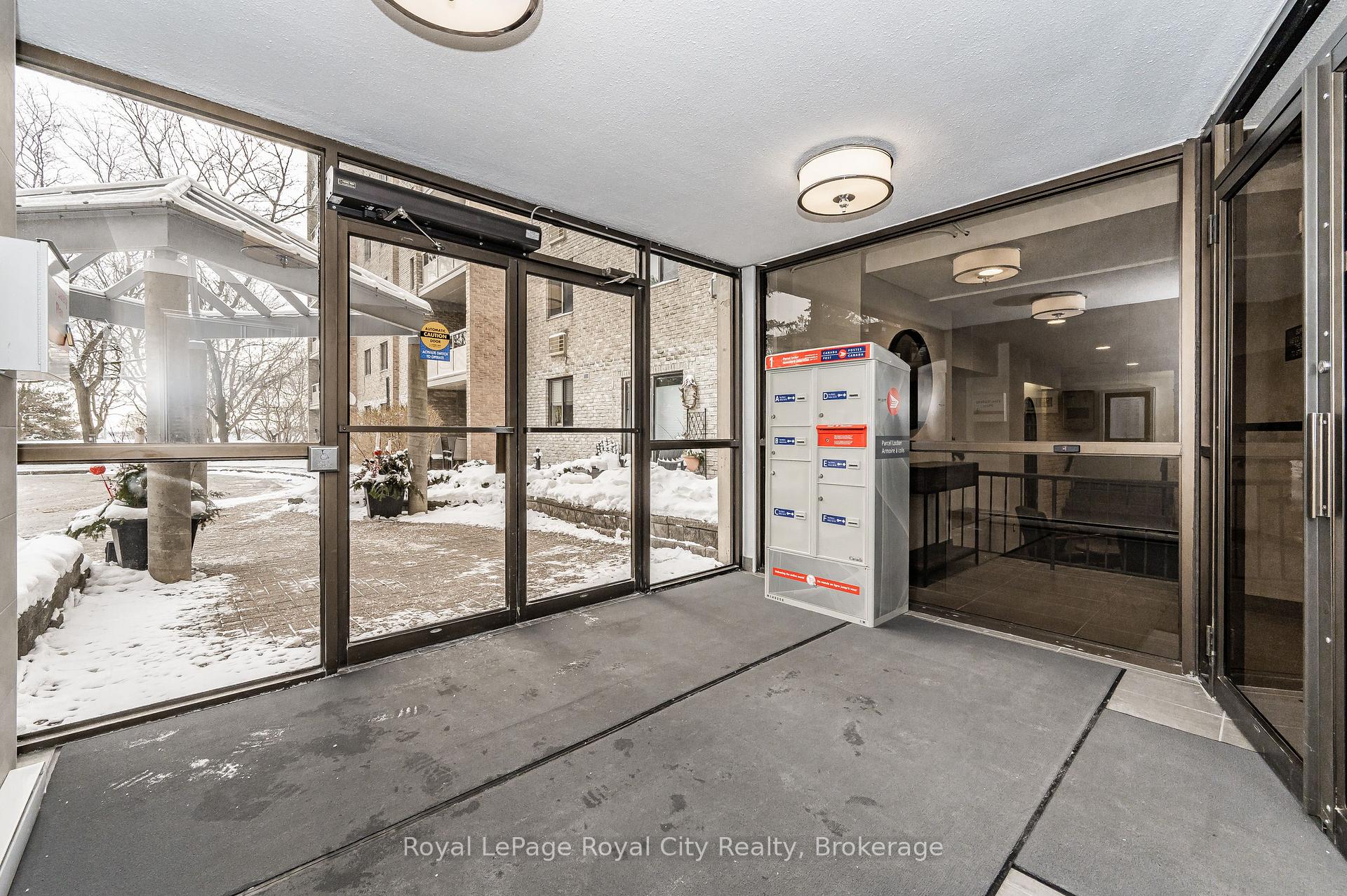 Photo 7 of Unit 402, 89 Westwood Road, Guelph, Willow West/Sugarbush/West Acres — HOMEH