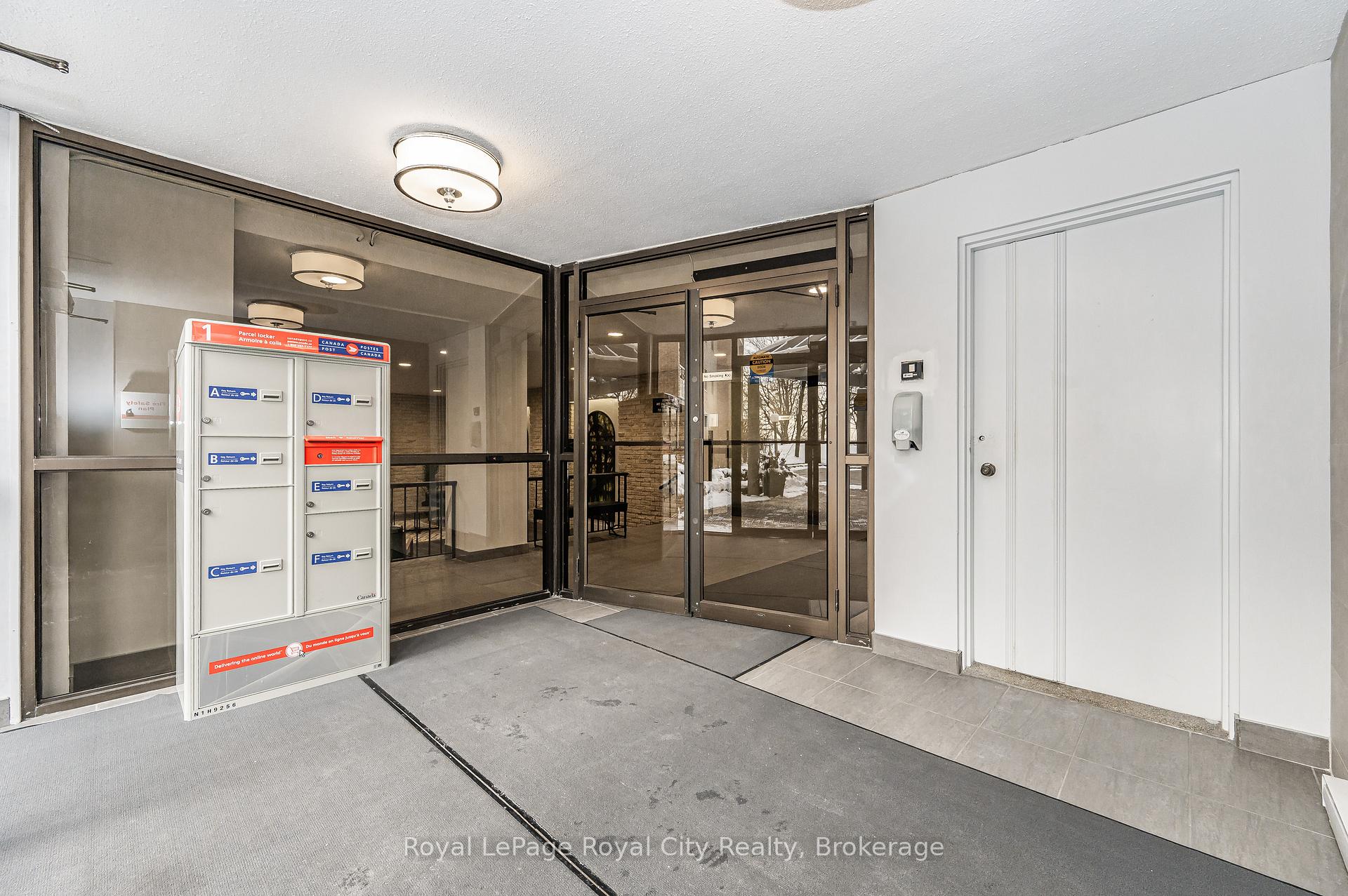 Photo 8 of Unit 402, 89 Westwood Road, Guelph, Willow West/Sugarbush/West Acres — HOMEH
