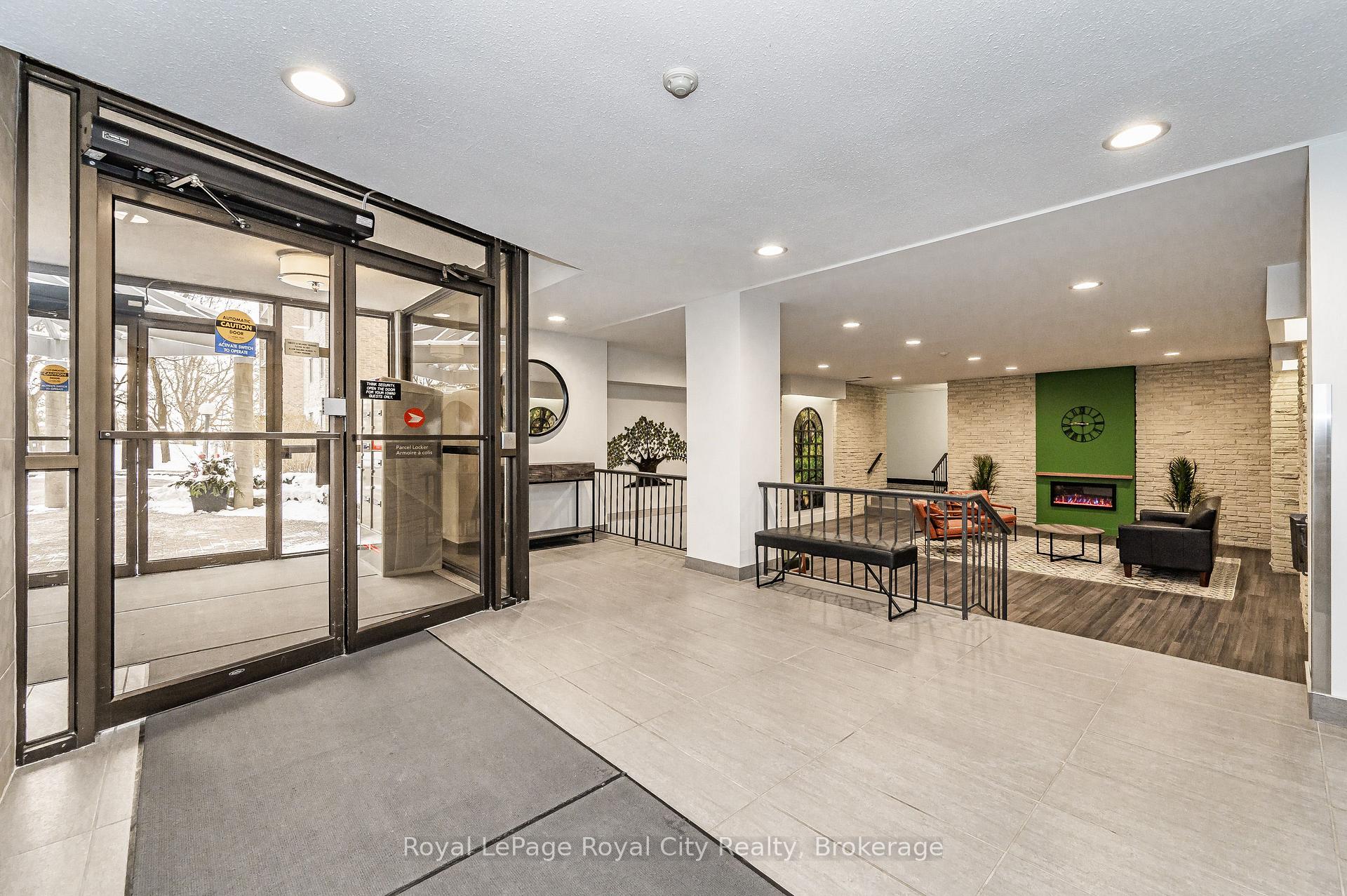 Photo 10 of Unit 402, 89 Westwood Road, Guelph, Willow West/Sugarbush/West Acres — HOMEH