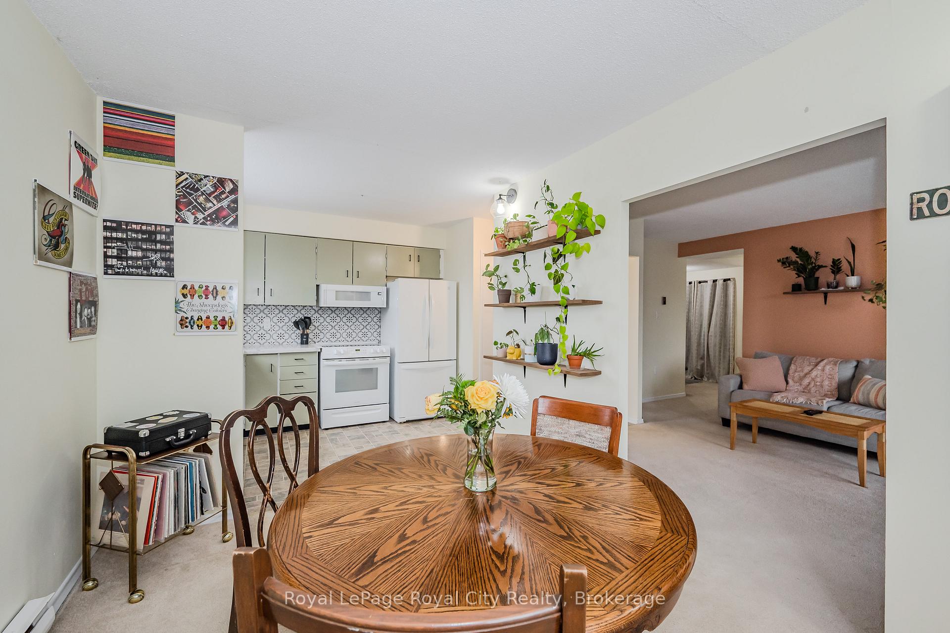 Photo 18 of Unit 402, 89 Westwood Road, Guelph, Willow West/Sugarbush/West Acres — HOMEH