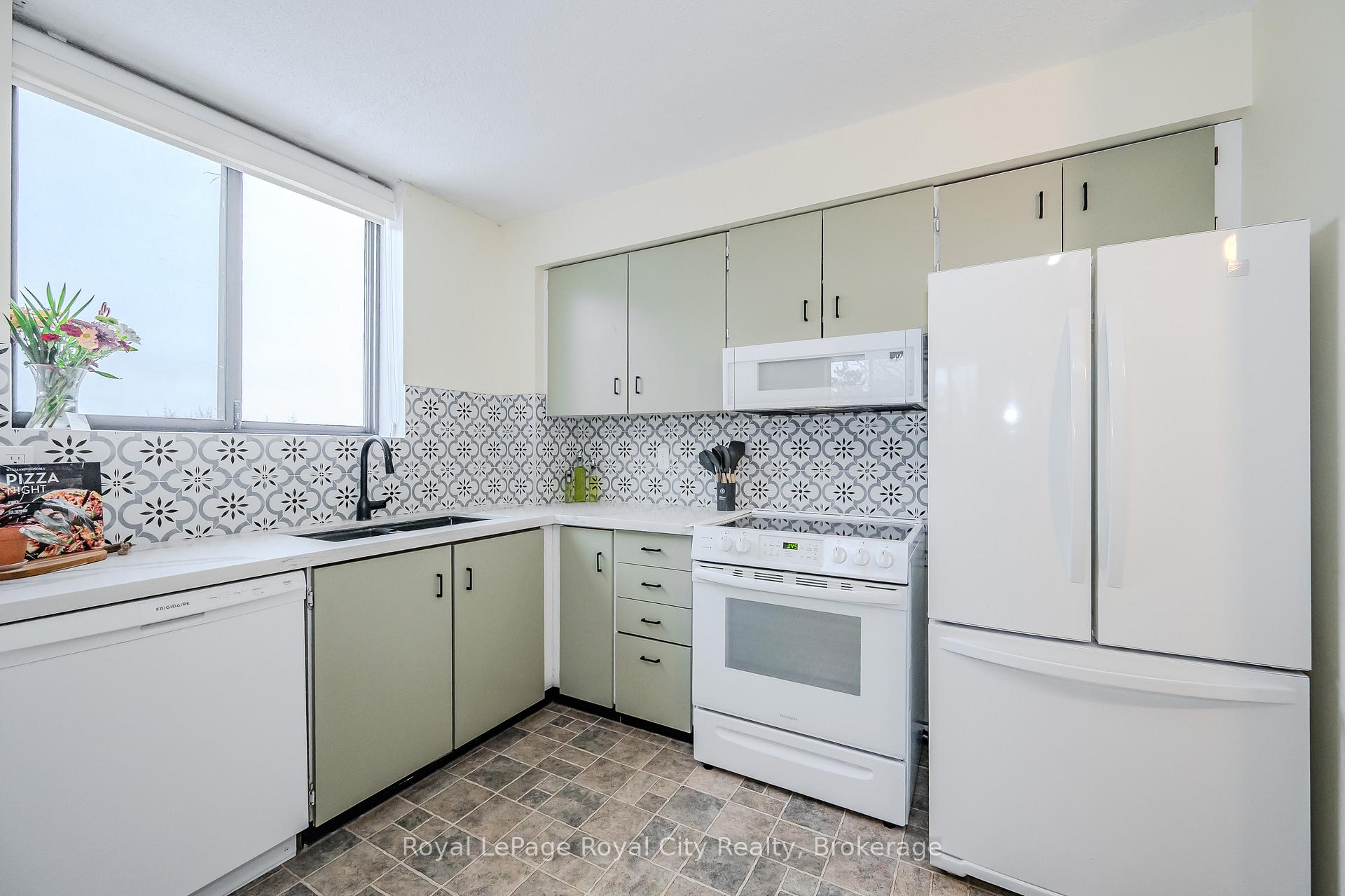 Photo 20 of Unit 402, 89 Westwood Road, Guelph, Willow West/Sugarbush/West Acres — HOMEH