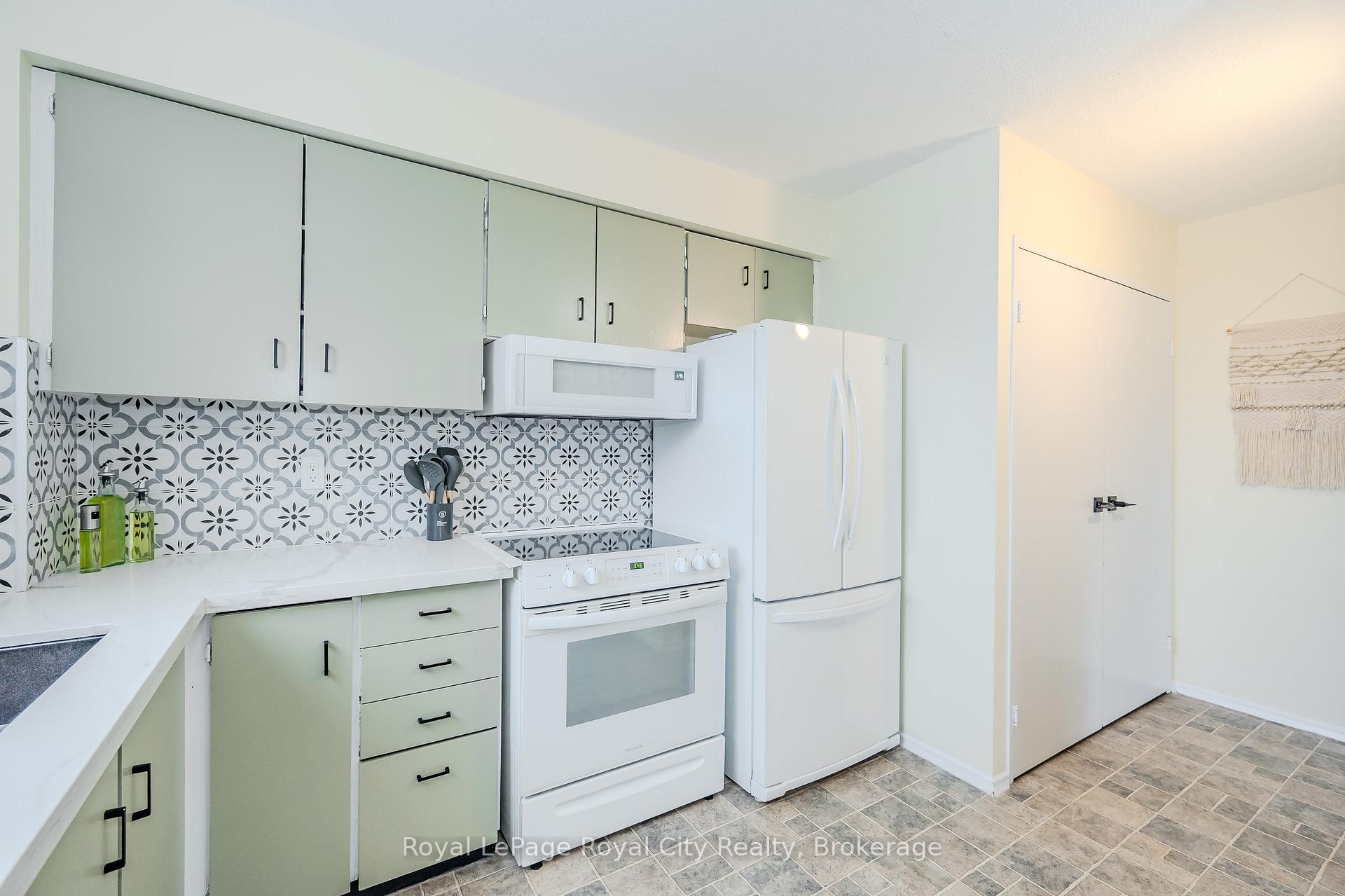 Photo 22 of Unit 402, 89 Westwood Road, Guelph, Willow West/Sugarbush/West Acres — HOMEH