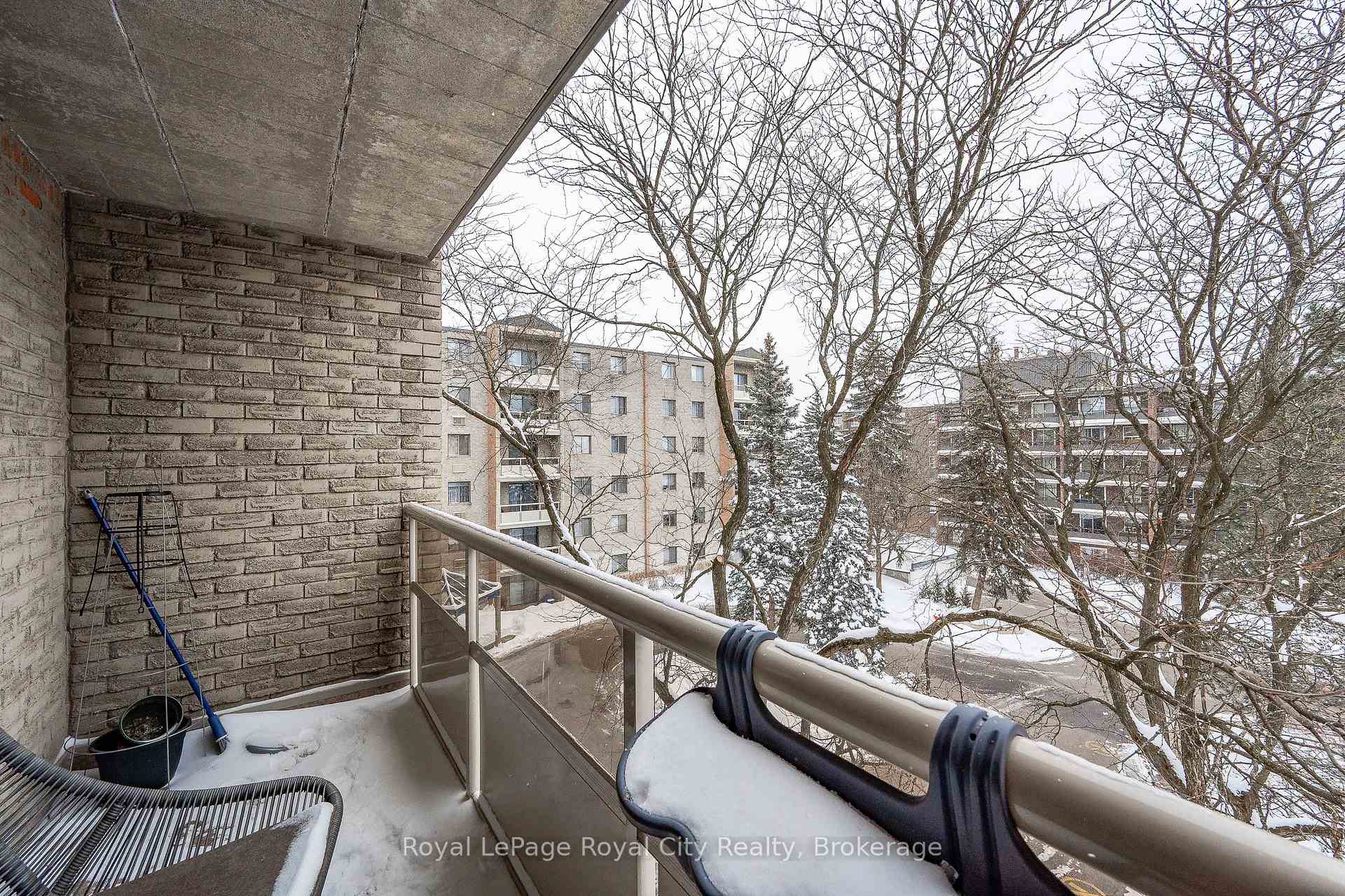 Photo 36 of Unit 402, 89 Westwood Road, Guelph, Willow West/Sugarbush/West Acres — HOMEH