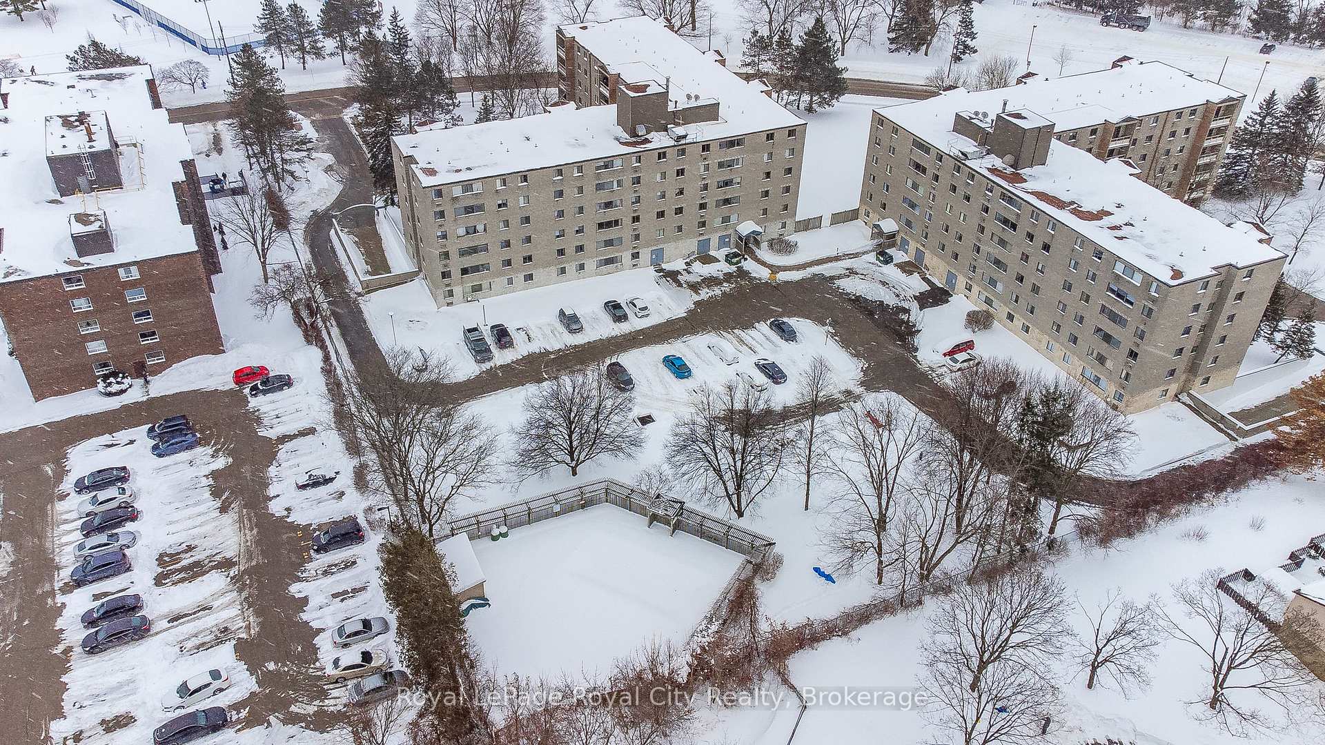 Photo 39 of Unit 402, 89 Westwood Road, Guelph, Willow West/Sugarbush/West Acres — HOMEH