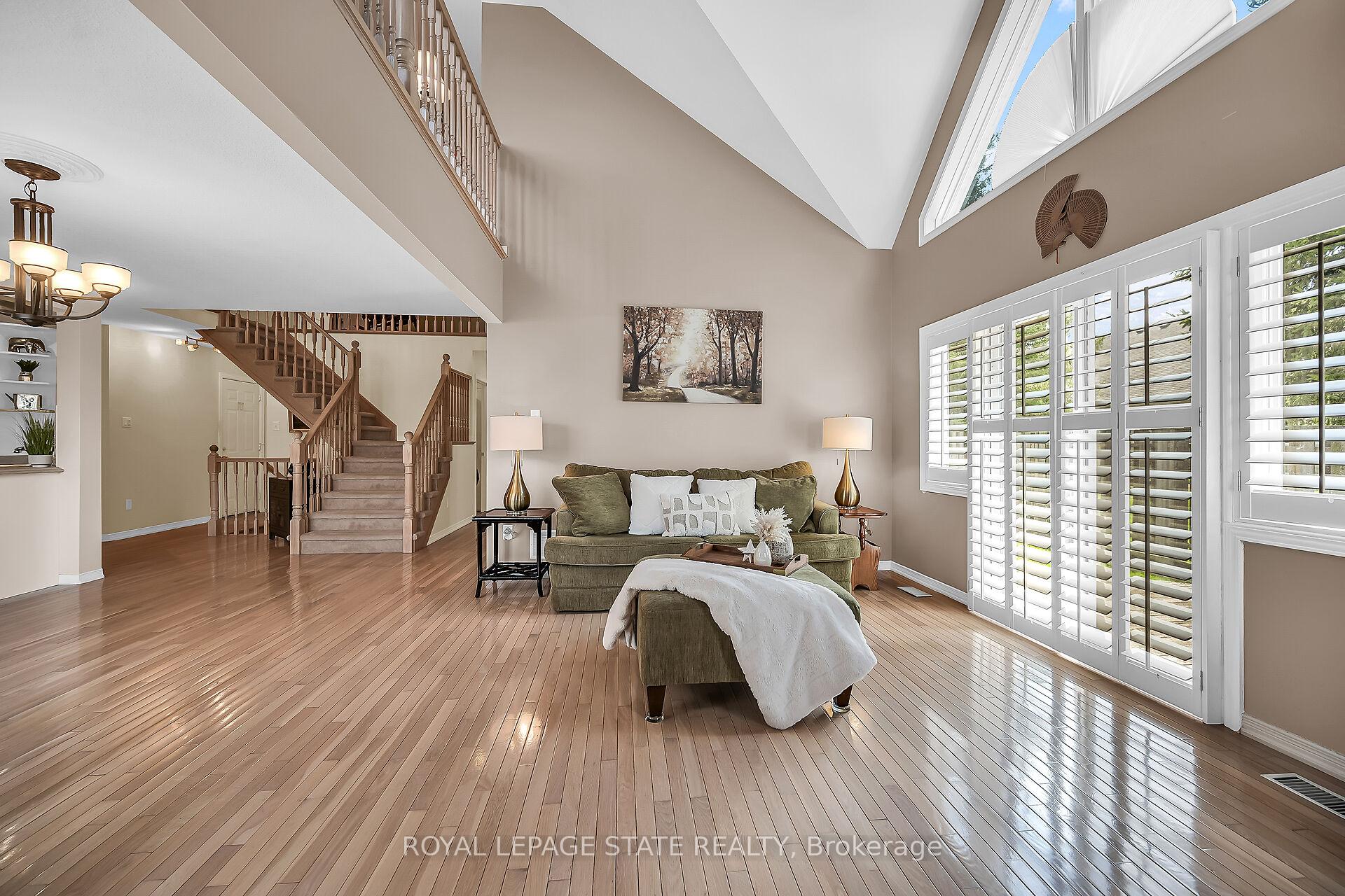 Photo 15 of Unit 10, 212 Stonehenge Drive, Hamilton, Meadowlands — HOMEH