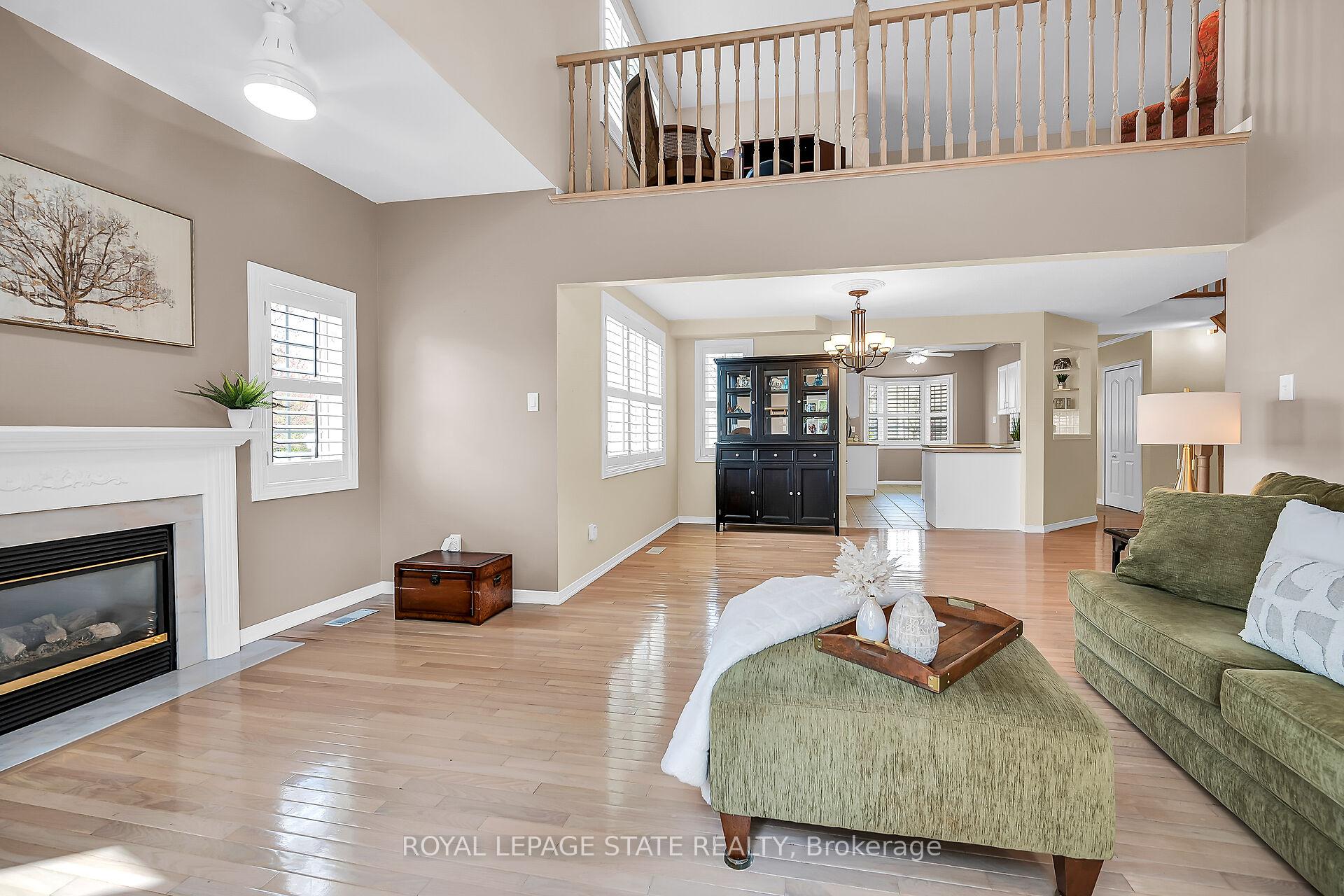 Photo 17 of Unit 10, 212 Stonehenge Drive, Hamilton, Meadowlands — HOMEH