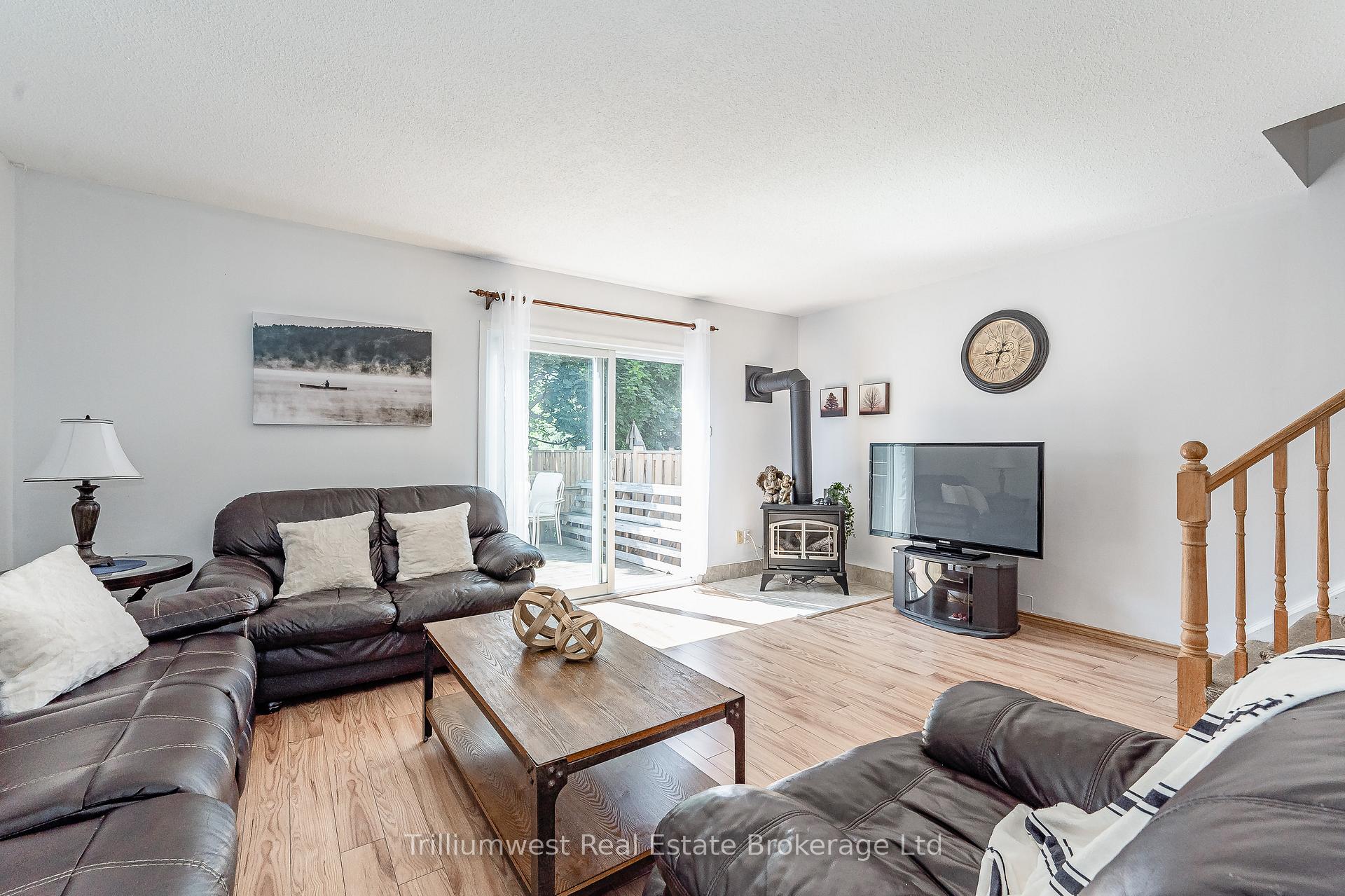 Photo 2 of Unit 21, 90 Ferman Drive, Guelph, Willow West/Sugarbush/West Acres — HOMEH