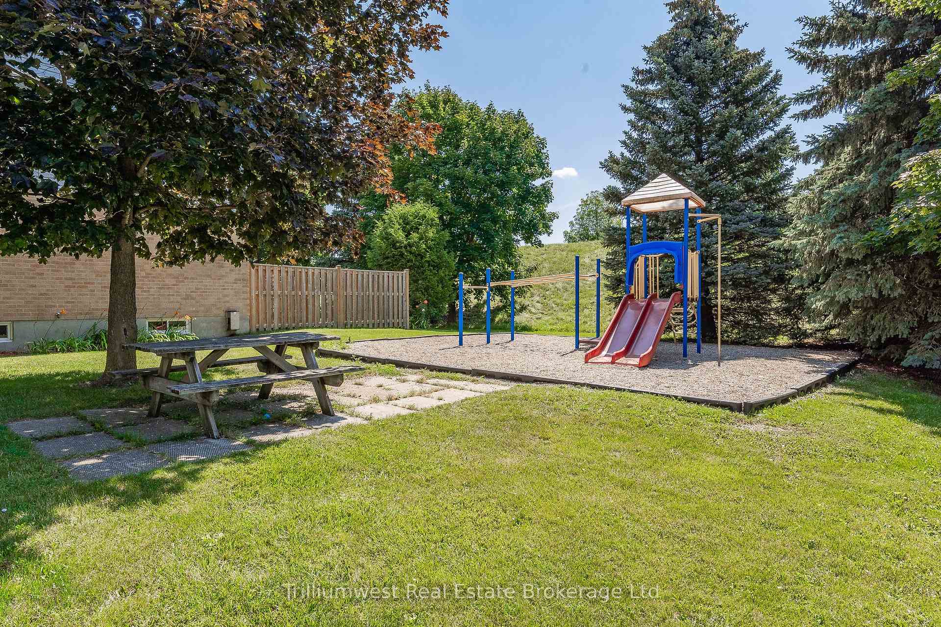 Photo 15 of Unit 21, 90 Ferman Drive, Guelph, Willow West/Sugarbush/West Acres — HOMEH