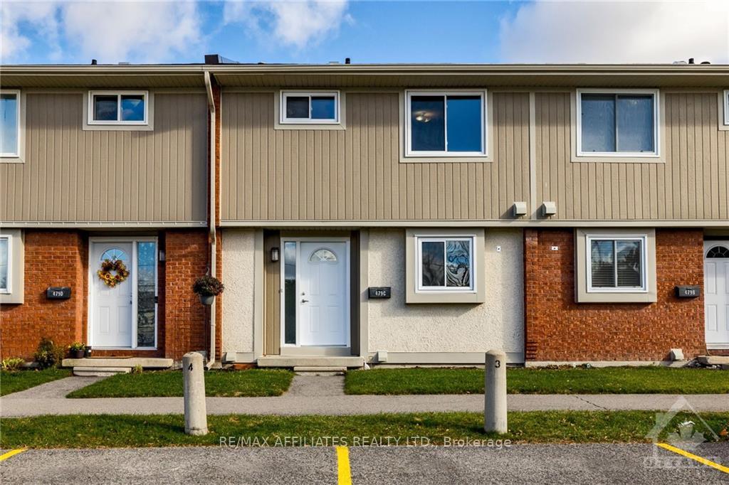 Front of Unit C, 479 Moodie Drive