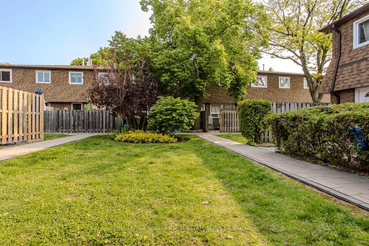 Photo 2 of Unit 9, 165 Limeridge Road W, Hamilton, Rolston — HOMEH