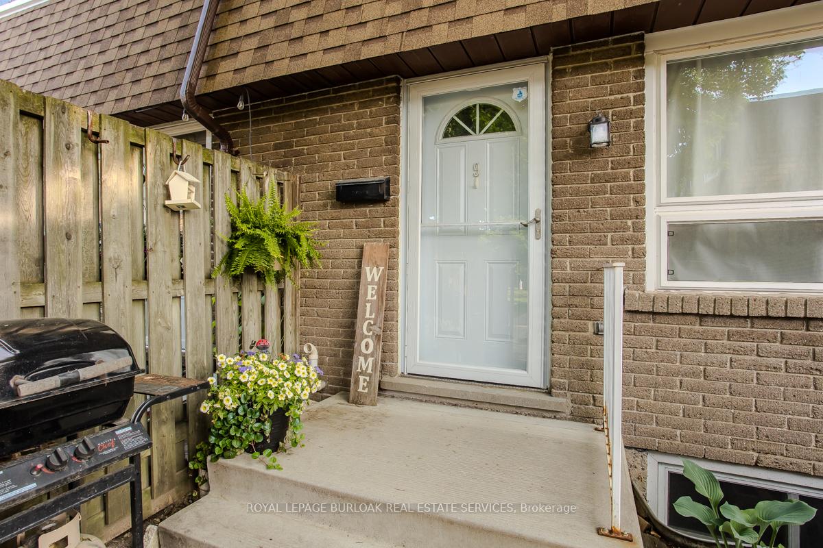 Photo 3 of Unit 9, 165 Limeridge Road W, Hamilton, Rolston — HOMEH