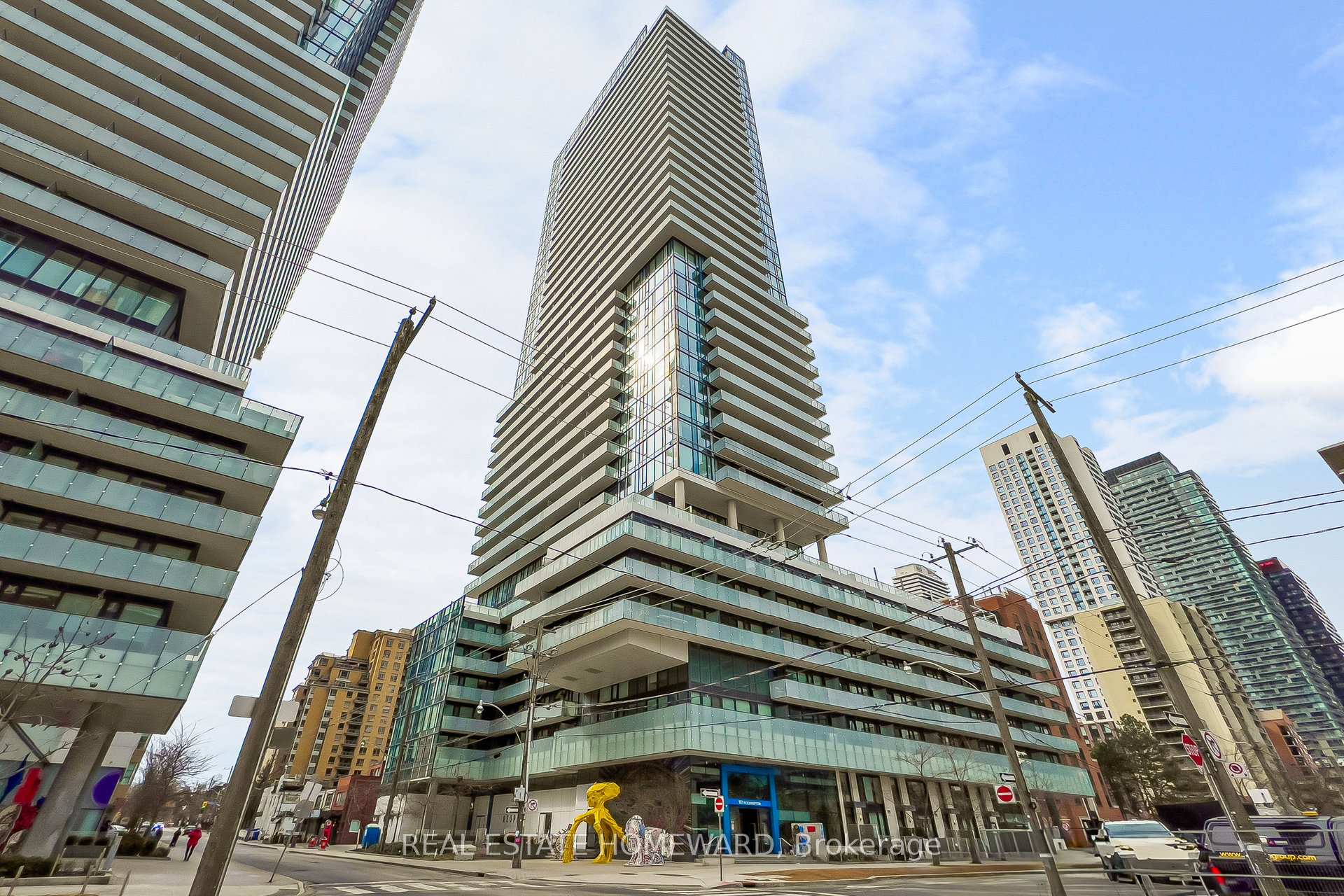 Photo 2 of Unit 212, 161 Roehampton Avenue, Toronto, Mount Pleasant West — HOMEH
