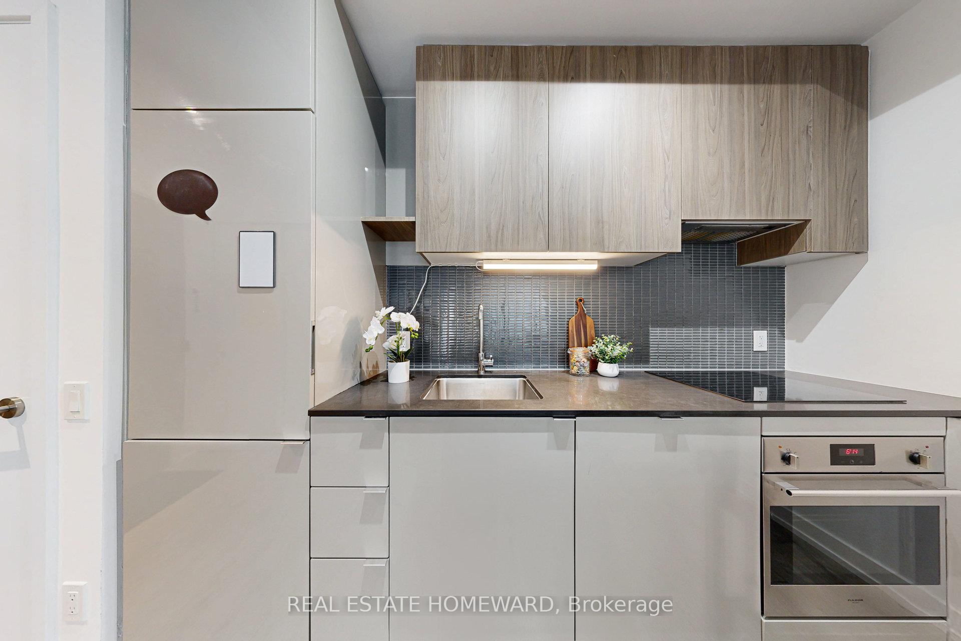 Photo 6 of Unit 212, 161 Roehampton Avenue, Toronto, Mount Pleasant West — HOMEH