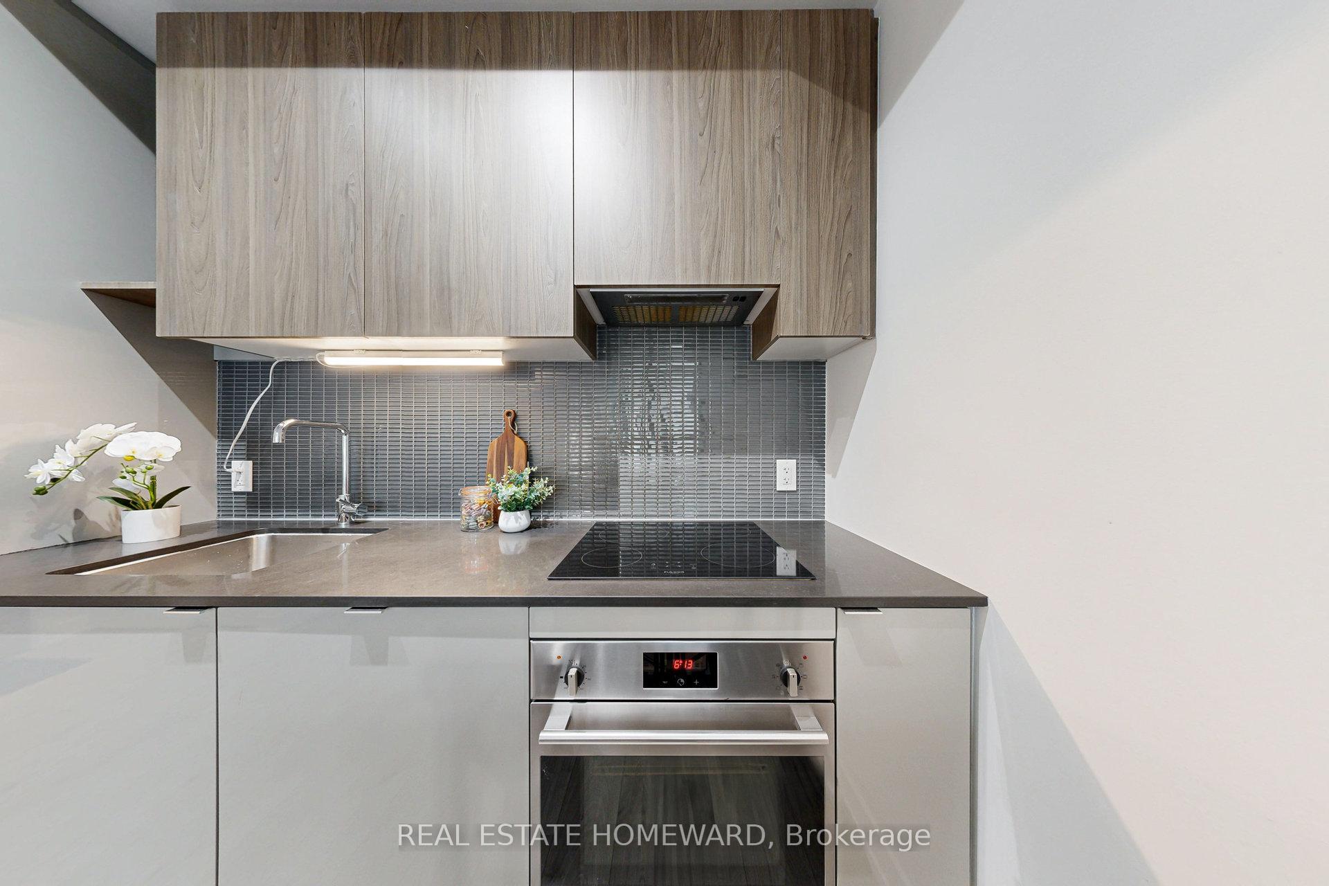 Photo 7 of Unit 212, 161 Roehampton Avenue, Toronto, Mount Pleasant West — HOMEH
