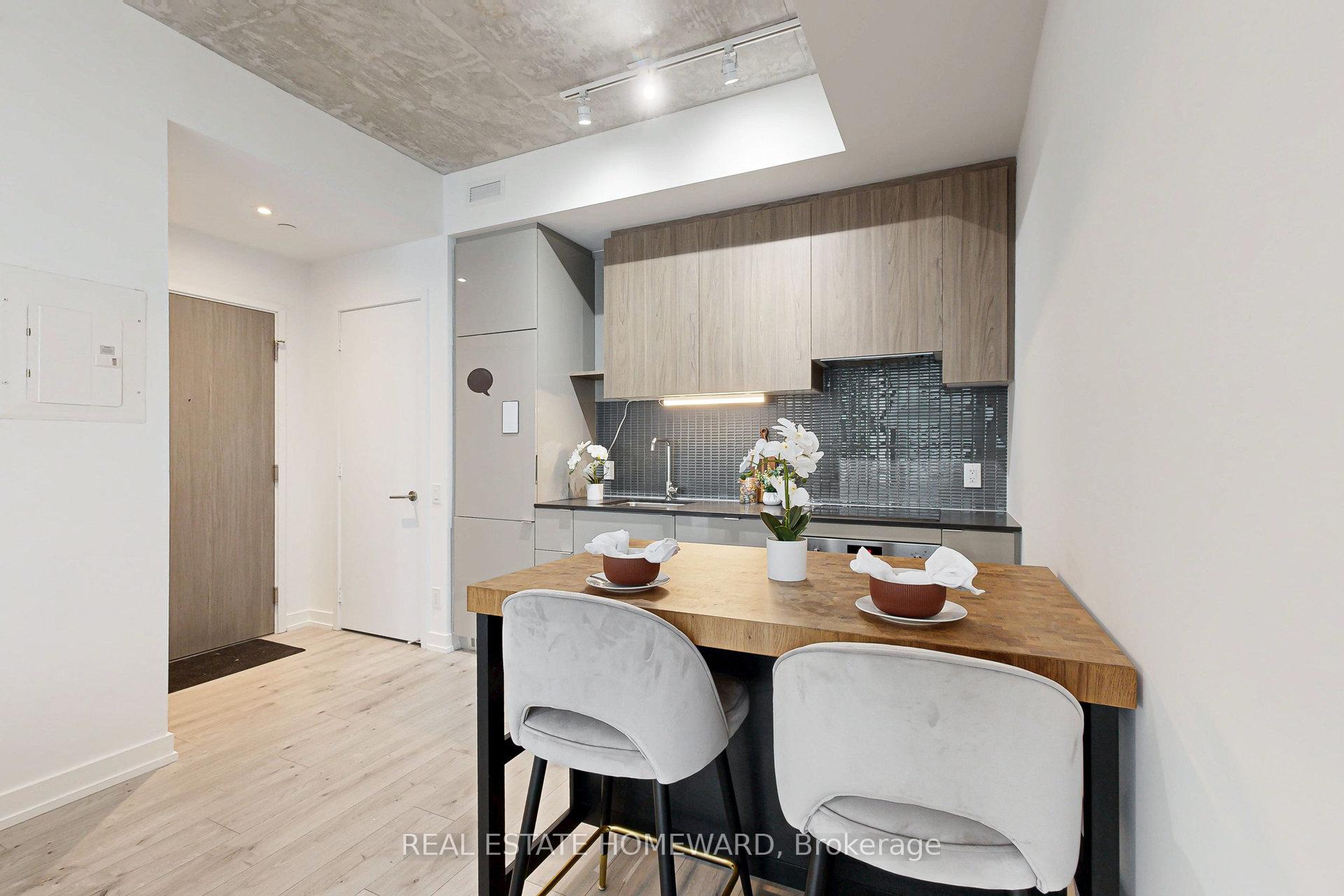 Photo 10 of Unit 212, 161 Roehampton Avenue, Toronto, Mount Pleasant West — HOMEH