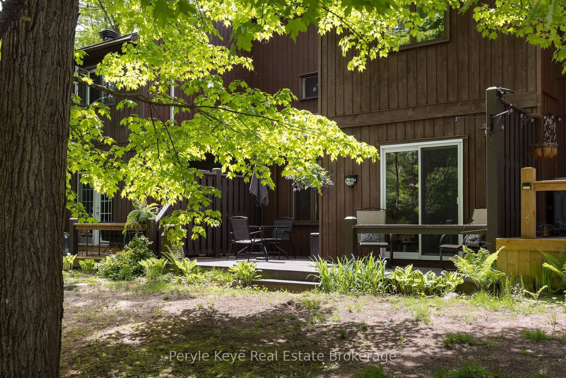 Photo 3 of Unit 2, 63 Southbank Drive, Bracebridge, Macaulay — HOMEH