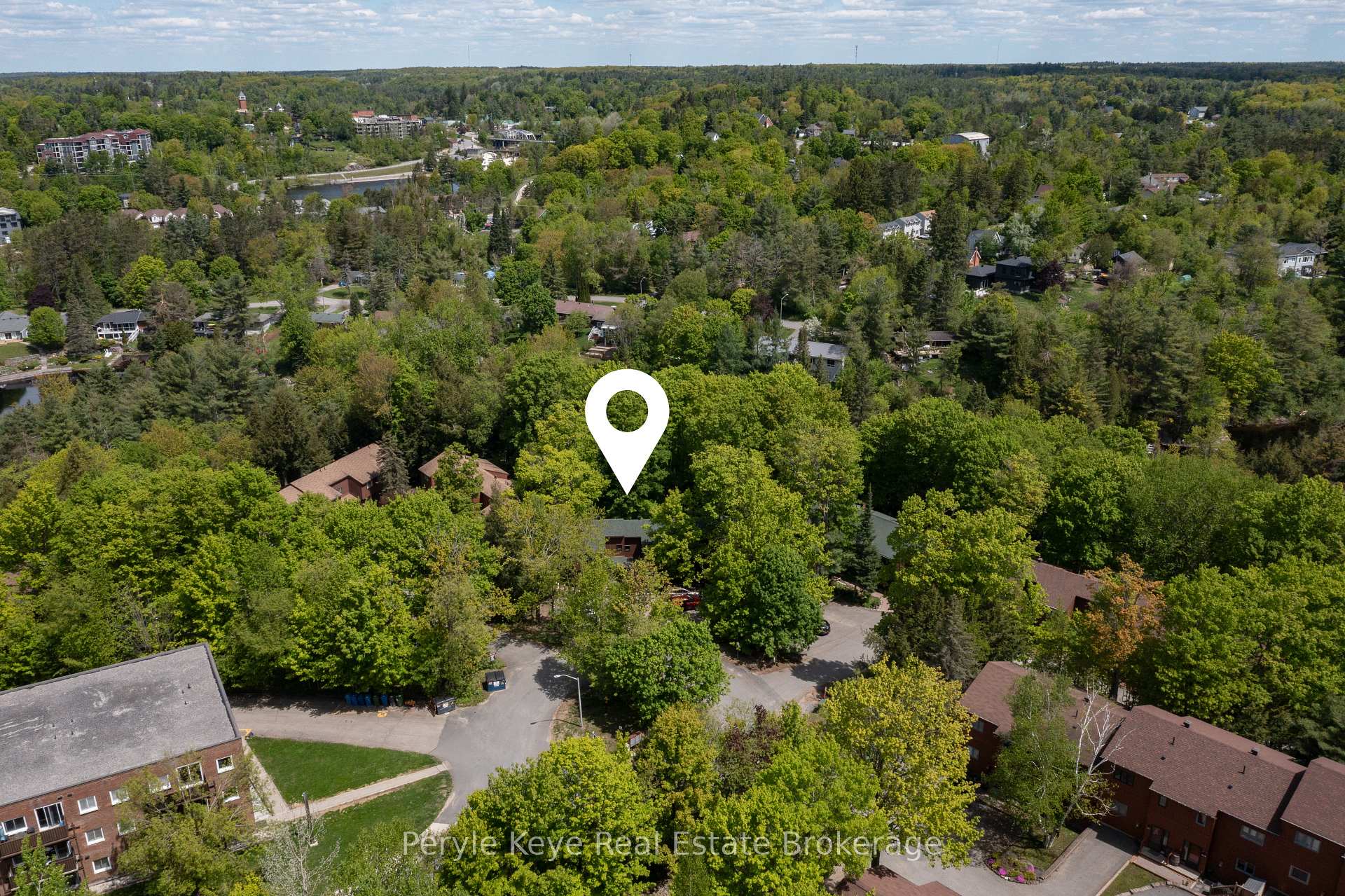 Photo 5 of Unit 2, 63 Southbank Drive, Bracebridge, Macaulay — HOMEH