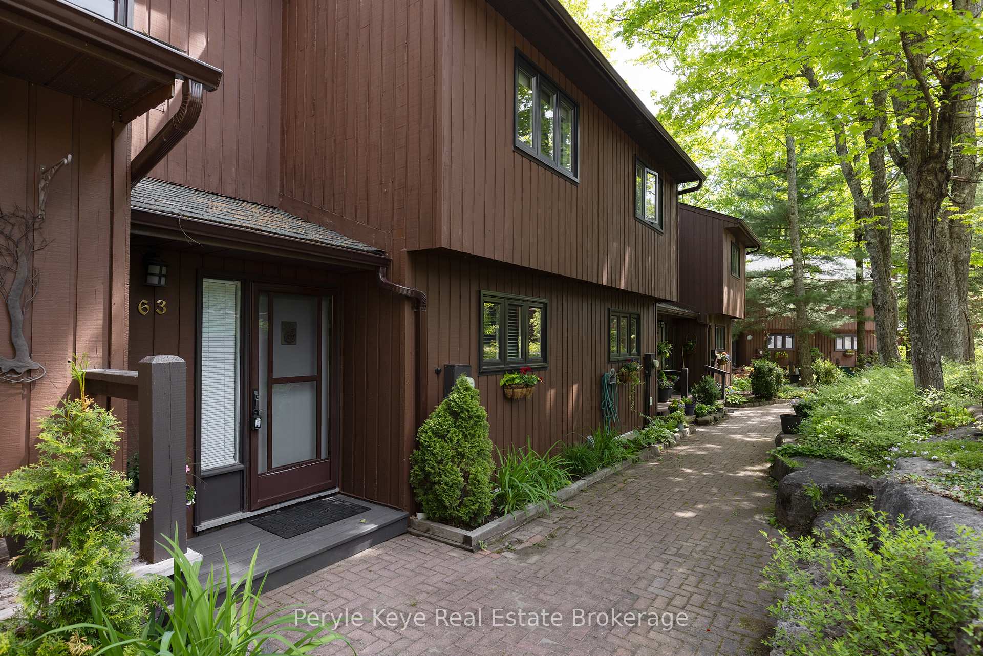 Photo 7 of Unit 2, 63 Southbank Drive, Bracebridge, Macaulay — HOMEH
