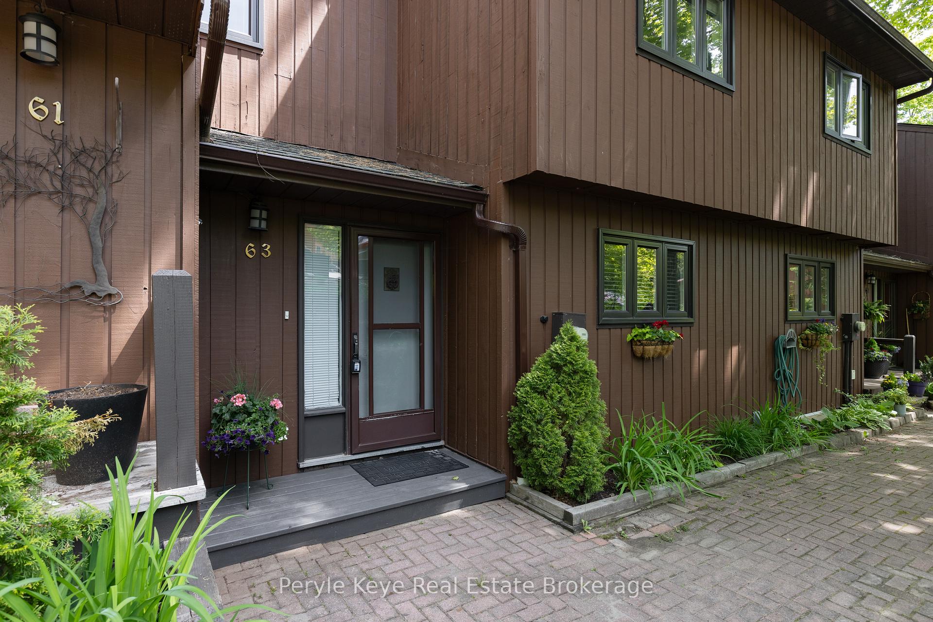 Photo 8 of Unit 2, 63 Southbank Drive, Bracebridge, Macaulay — HOMEH