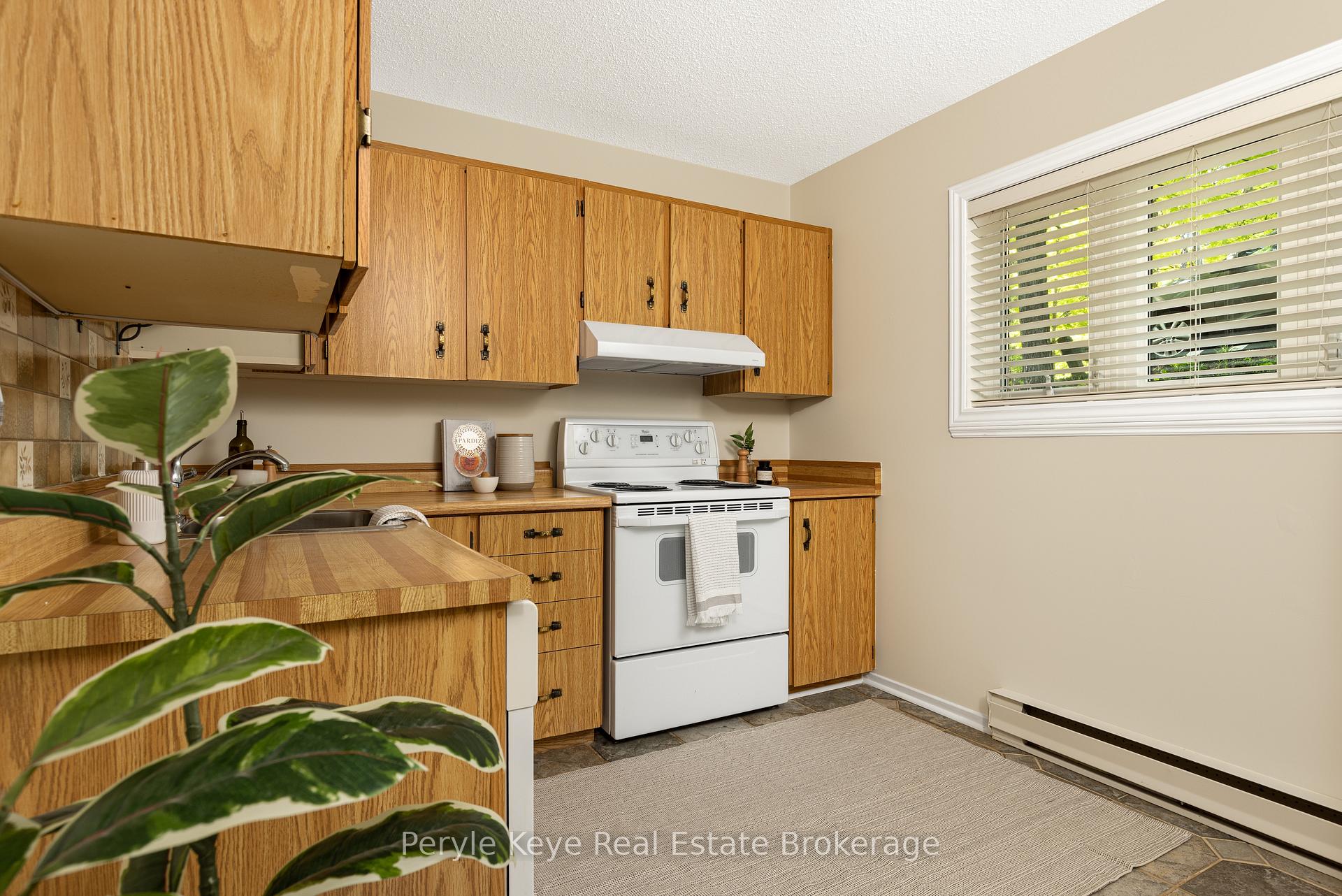 Photo 24 of Unit 2, 63 Southbank Drive, Bracebridge, Macaulay — HOMEH