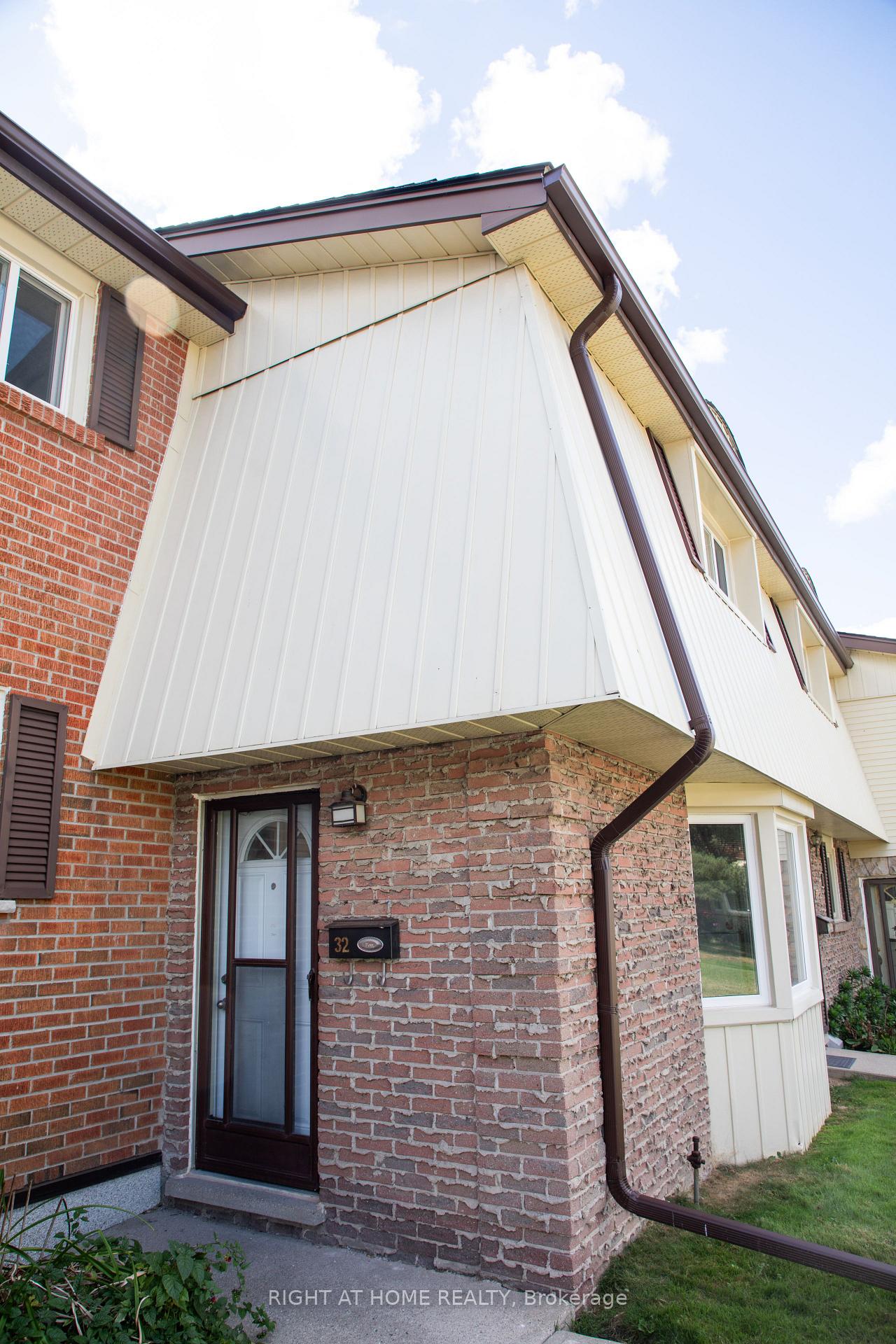 Photo 2 of Unit 32, 160 Jansen Avenue, Kitchener — HOMEH
