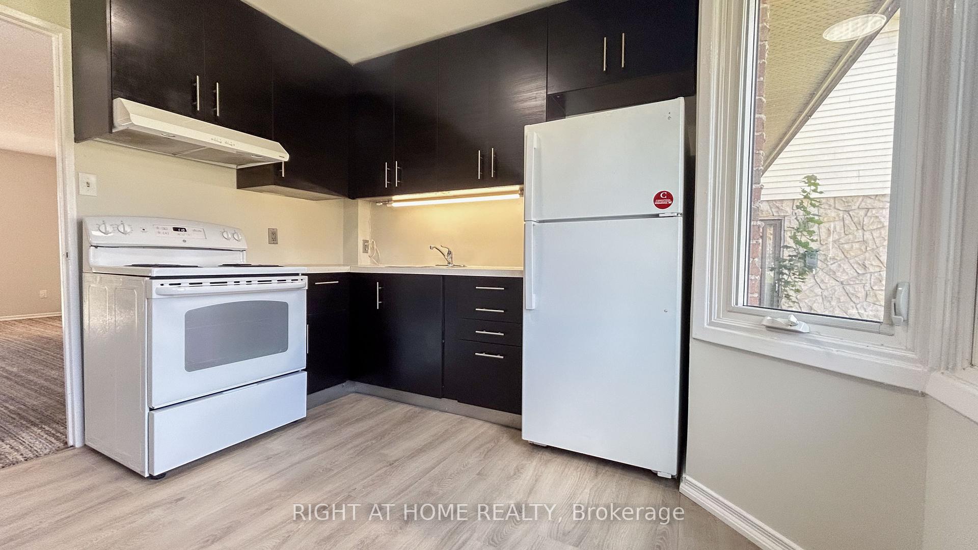 Photo 6 of Unit 32, 160 Jansen Avenue, Kitchener — HOMEH