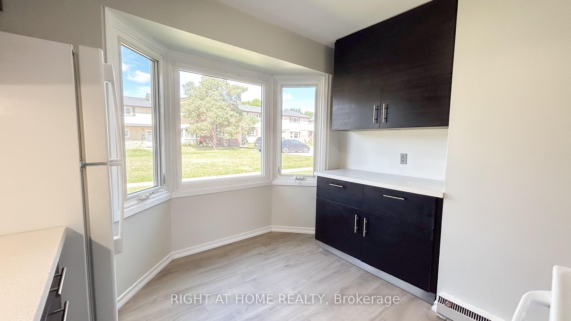 Photo 7 of Unit 32, 160 Jansen Avenue, Kitchener — HOMEH
