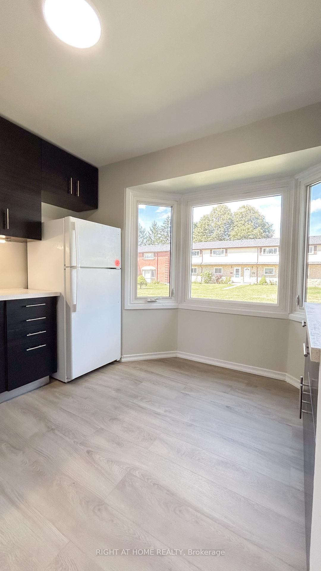 Photo 9 of Unit 32, 160 Jansen Avenue, Kitchener — HOMEH