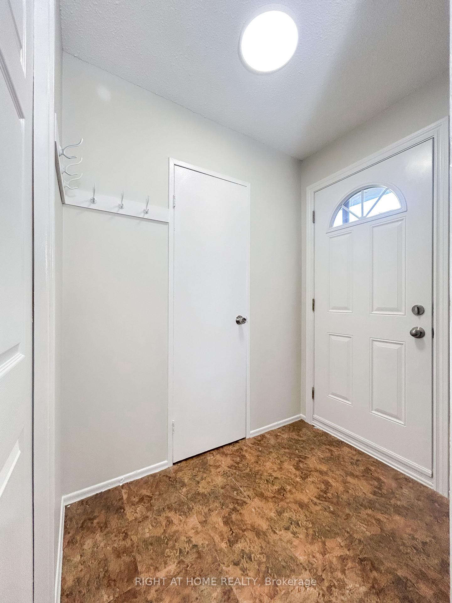 Photo 11 of Unit 32, 160 Jansen Avenue, Kitchener — HOMEH