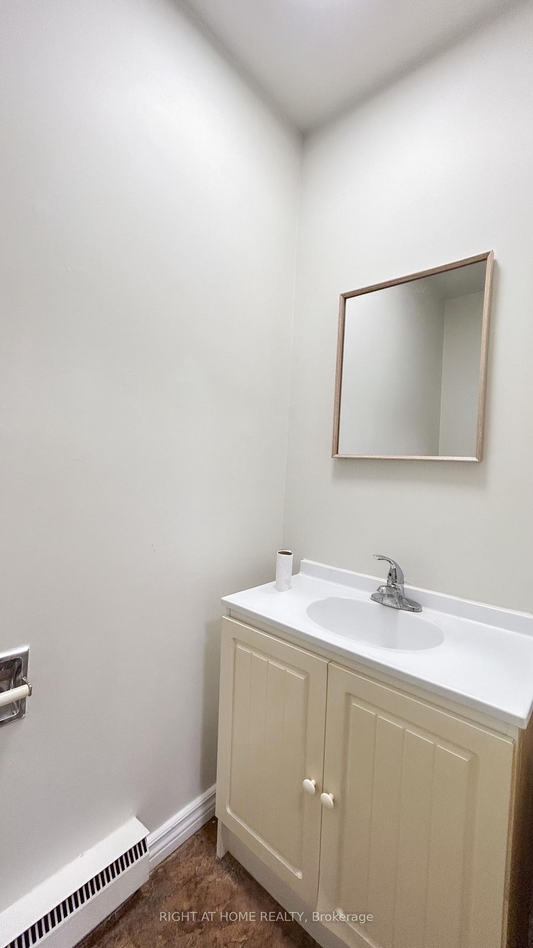Photo 13 of Unit 32, 160 Jansen Avenue, Kitchener — HOMEH