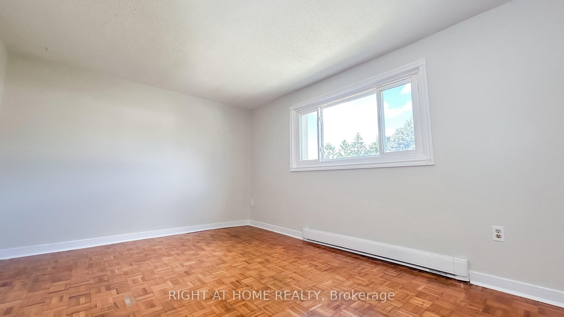 Photo 19 of Unit 32, 160 Jansen Avenue, Kitchener — HOMEH