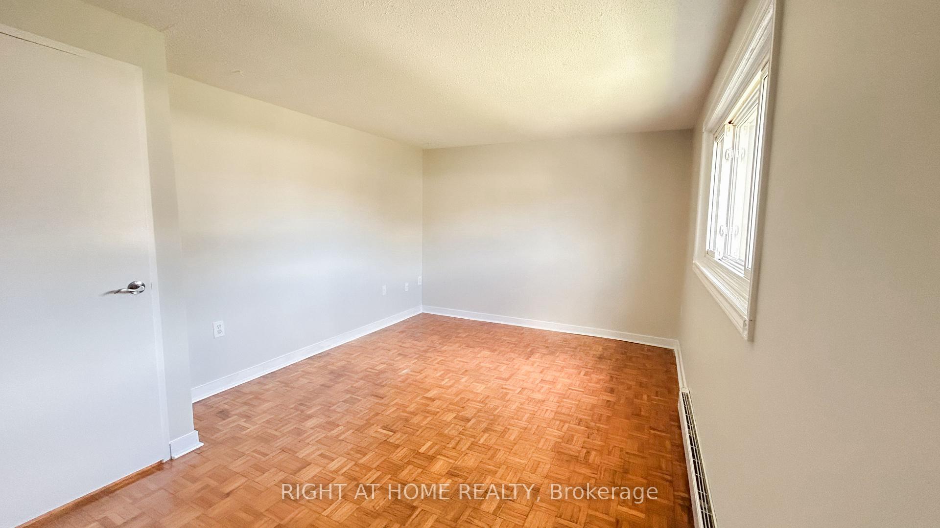 Photo 20 of Unit 32, 160 Jansen Avenue, Kitchener — HOMEH