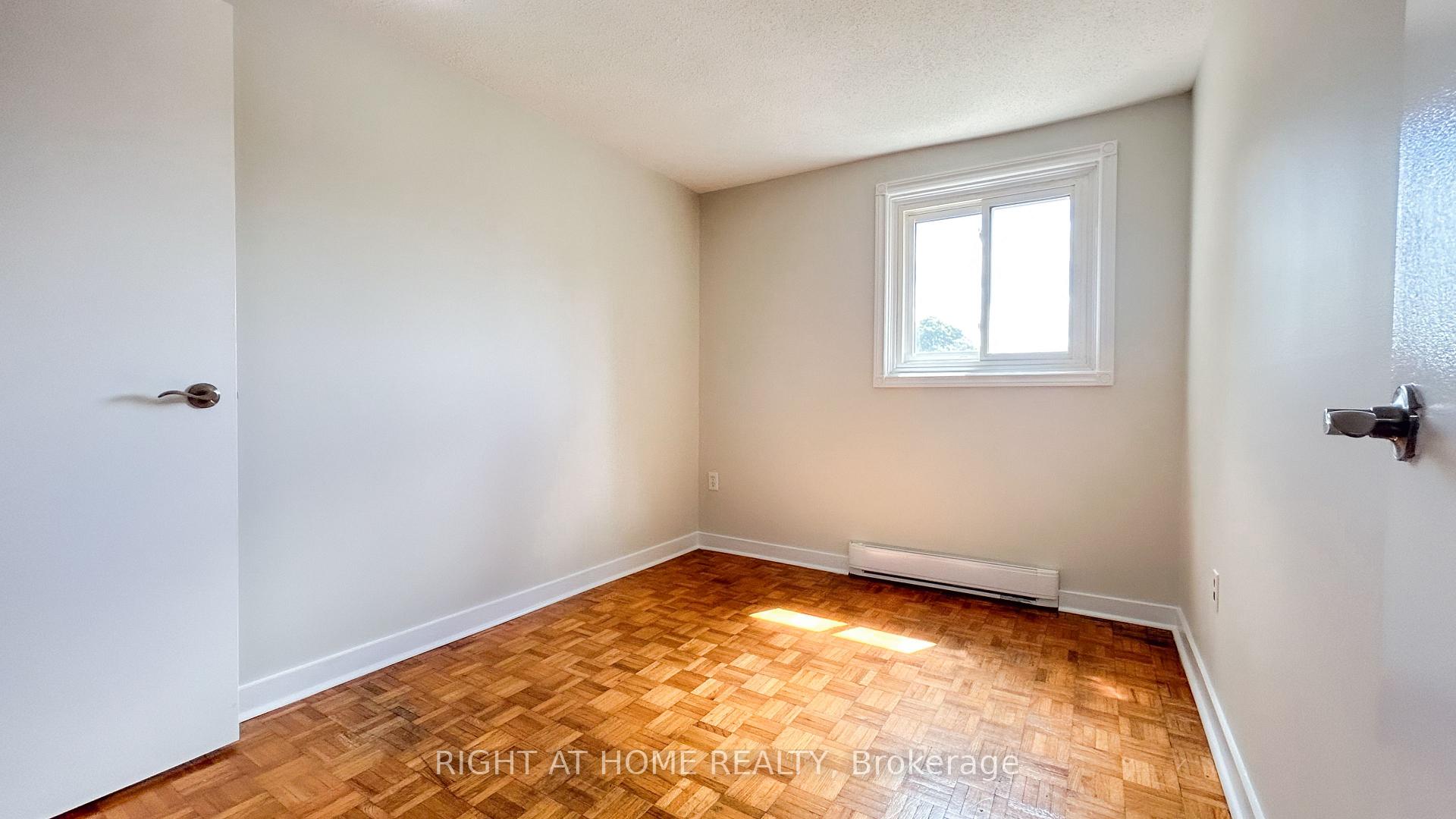 Photo 25 of Unit 32, 160 Jansen Avenue, Kitchener — HOMEH