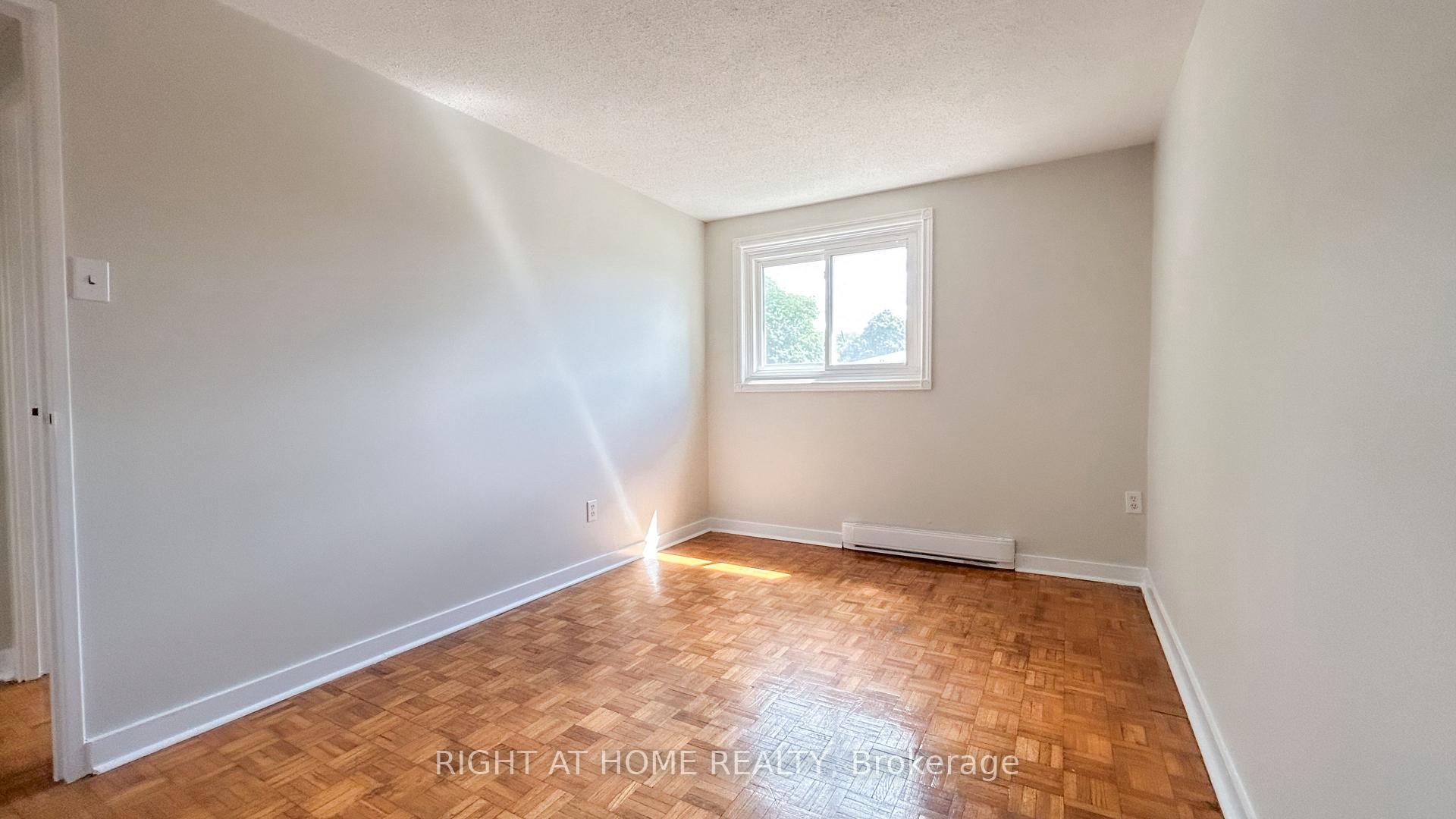 Photo 28 of Unit 32, 160 Jansen Avenue, Kitchener — HOMEH