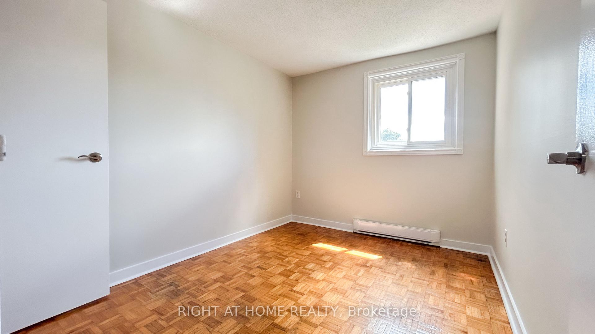 Photo 31 of Unit 32, 160 Jansen Avenue, Kitchener — HOMEH