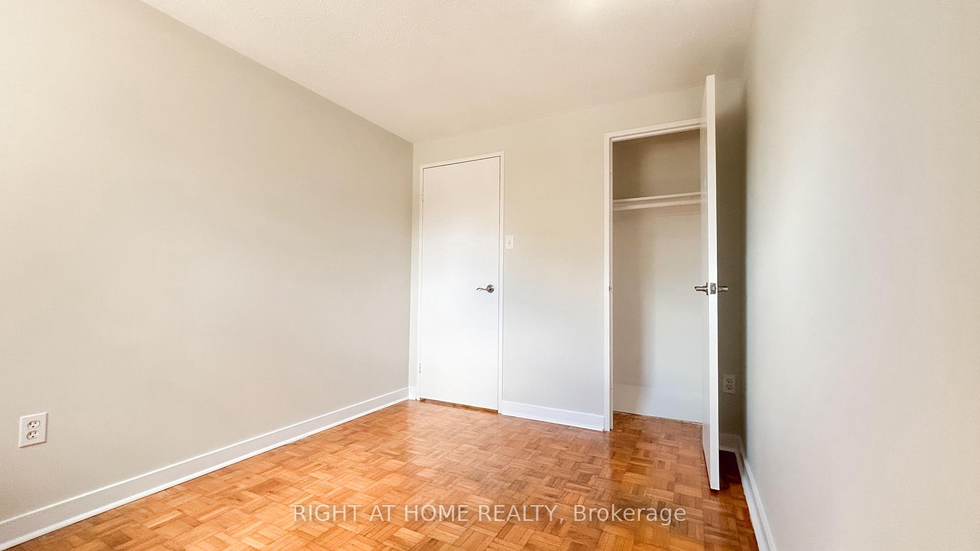 Photo 35 of Unit 32, 160 Jansen Avenue, Kitchener — HOMEH