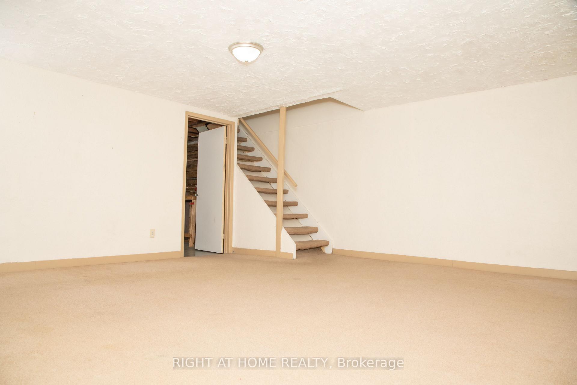 Photo 38 of Unit 32, 160 Jansen Avenue, Kitchener — HOMEH