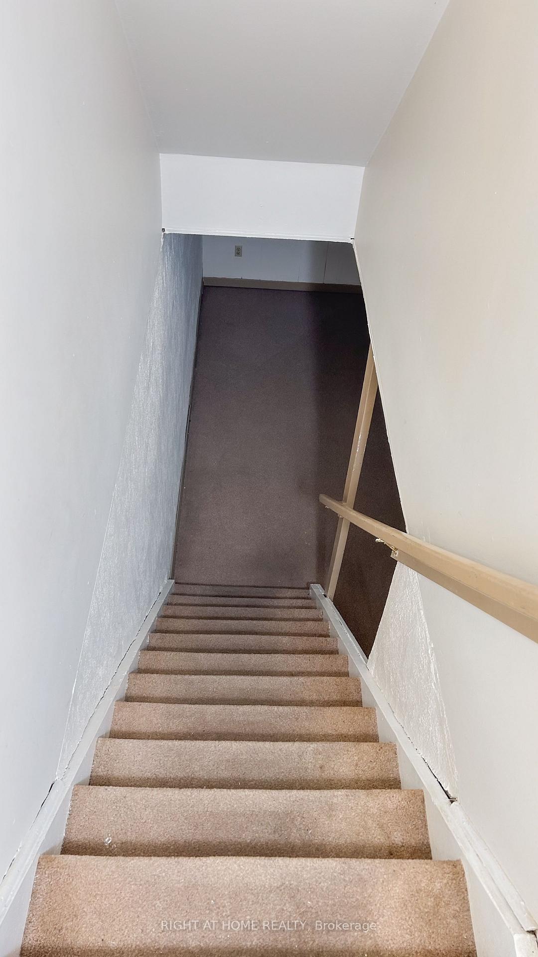 Photo 39 of Unit 32, 160 Jansen Avenue, Kitchener — HOMEH