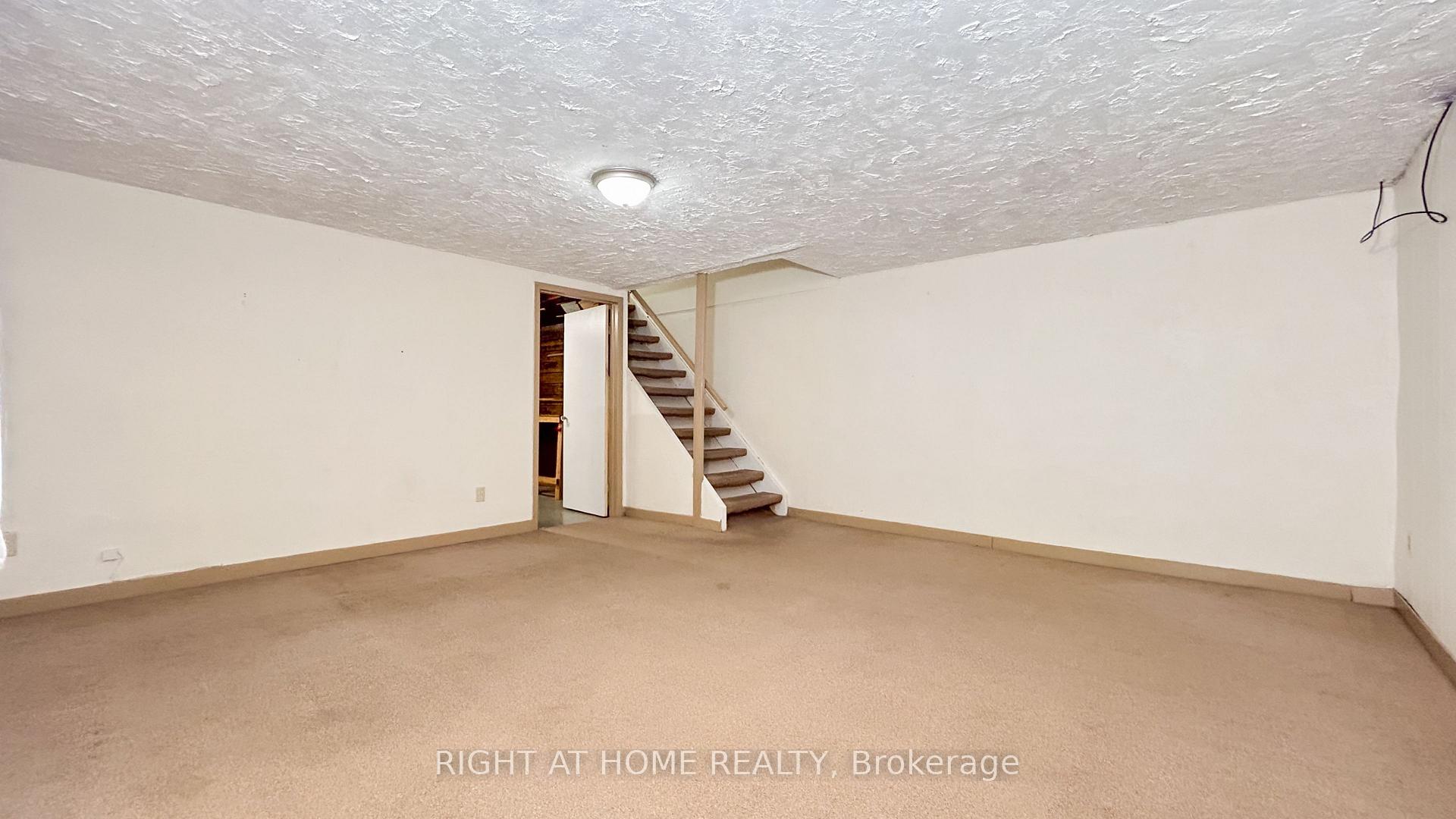 Photo 40 of Unit 32, 160 Jansen Avenue, Kitchener — HOMEH