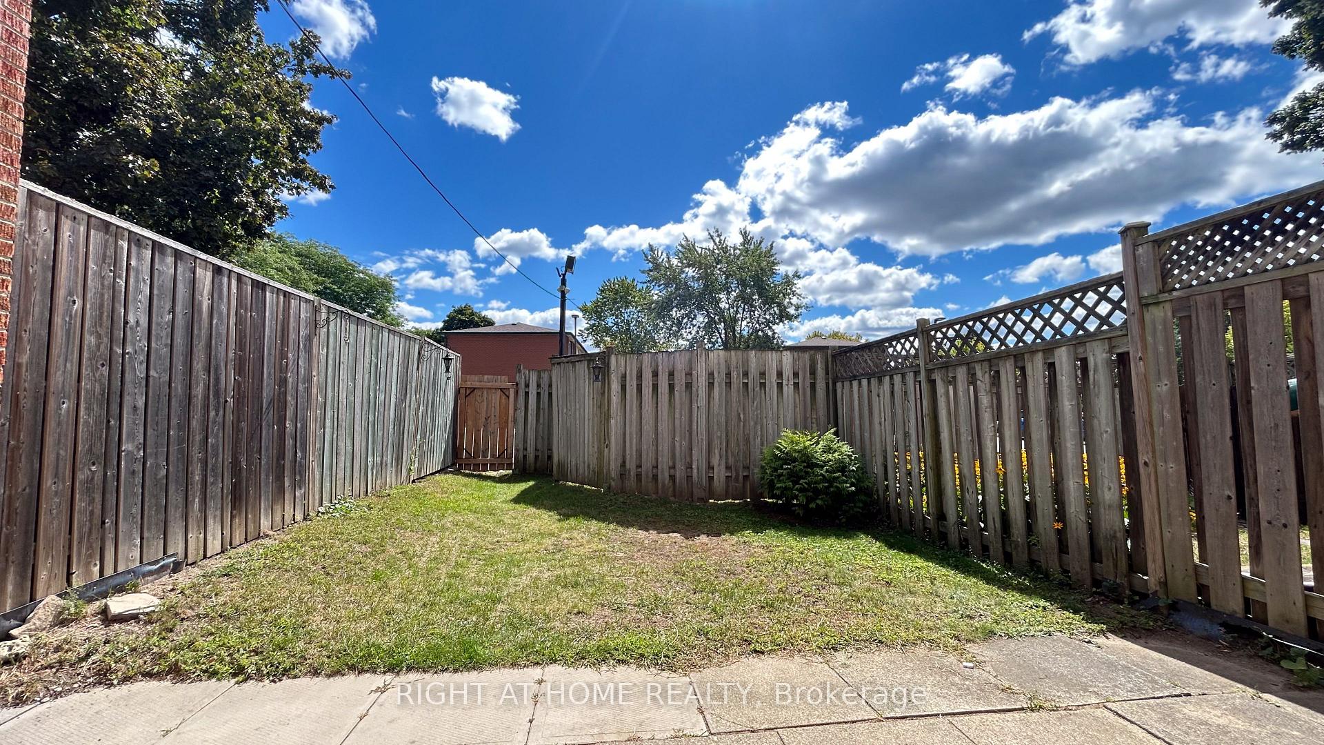 Photo 42 of Unit 32, 160 Jansen Avenue, Kitchener — HOMEH