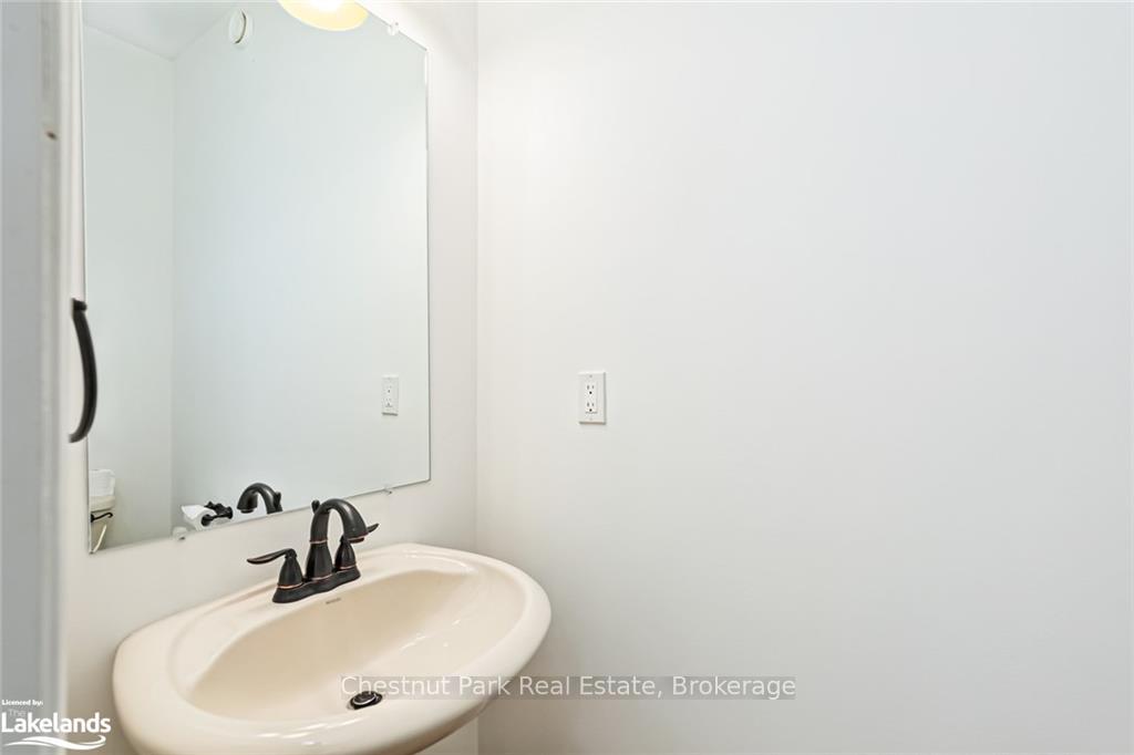 Photo 9 of 23 Chamberlain Crescent, Collingwood — HOMEH