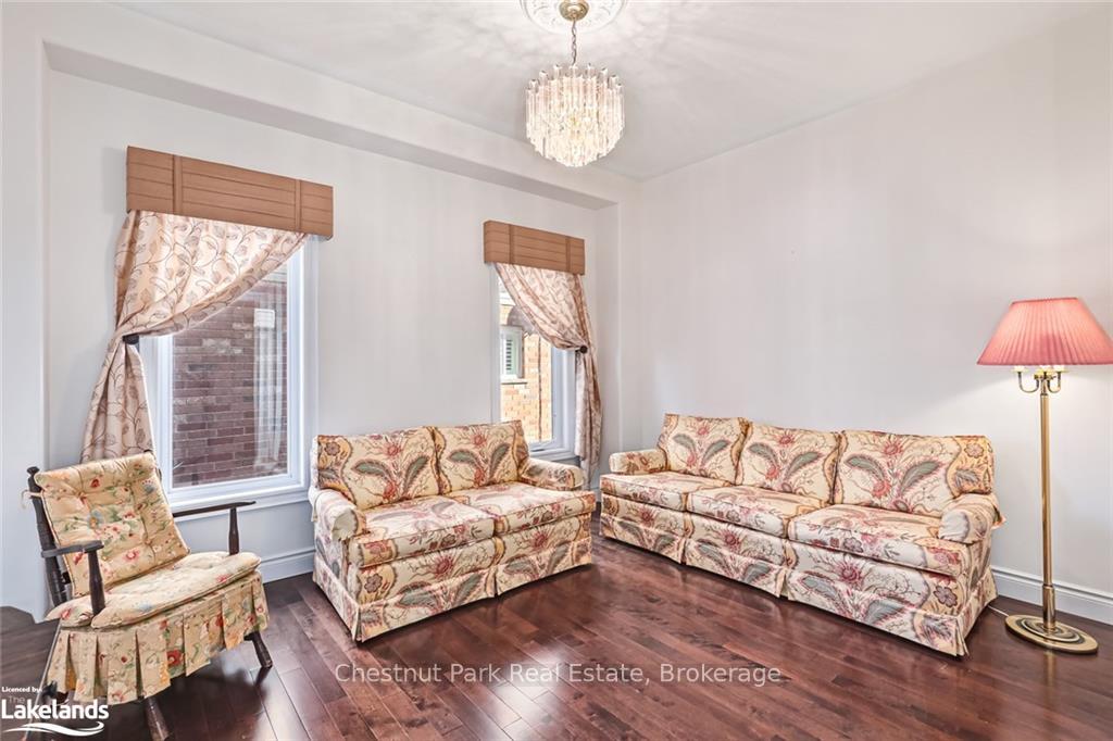 Photo 11 of 23 Chamberlain Crescent, Collingwood — HOMEH